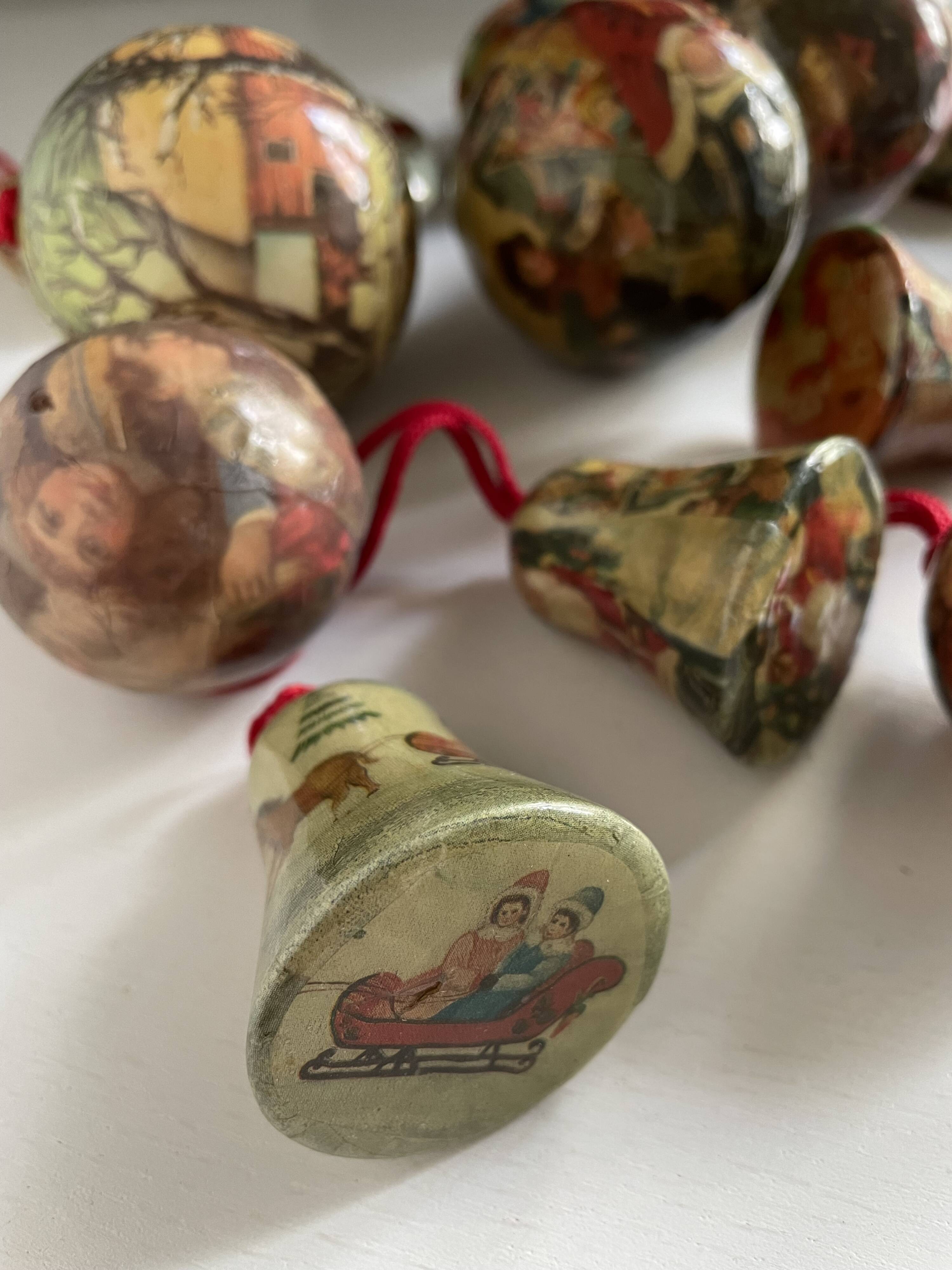 Ensemble de 15 décorations de Noël en papier mâché vintage