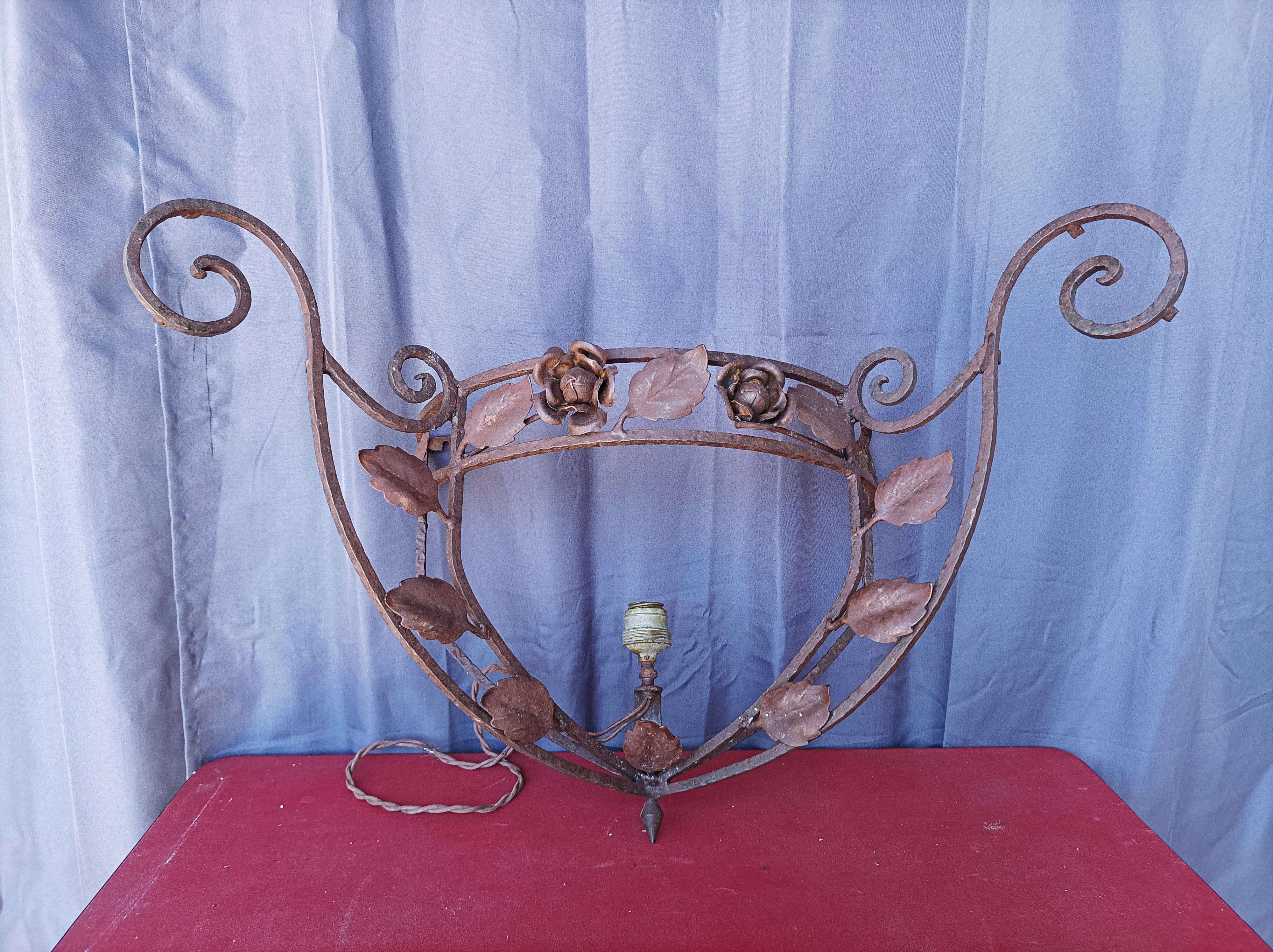 Art Deco wrought iron wall lamp