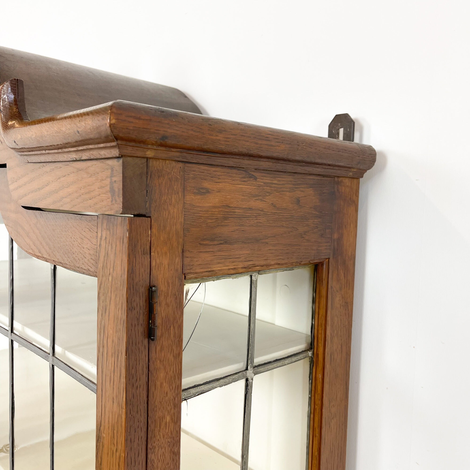 Vitrine en chêne antique hollandais