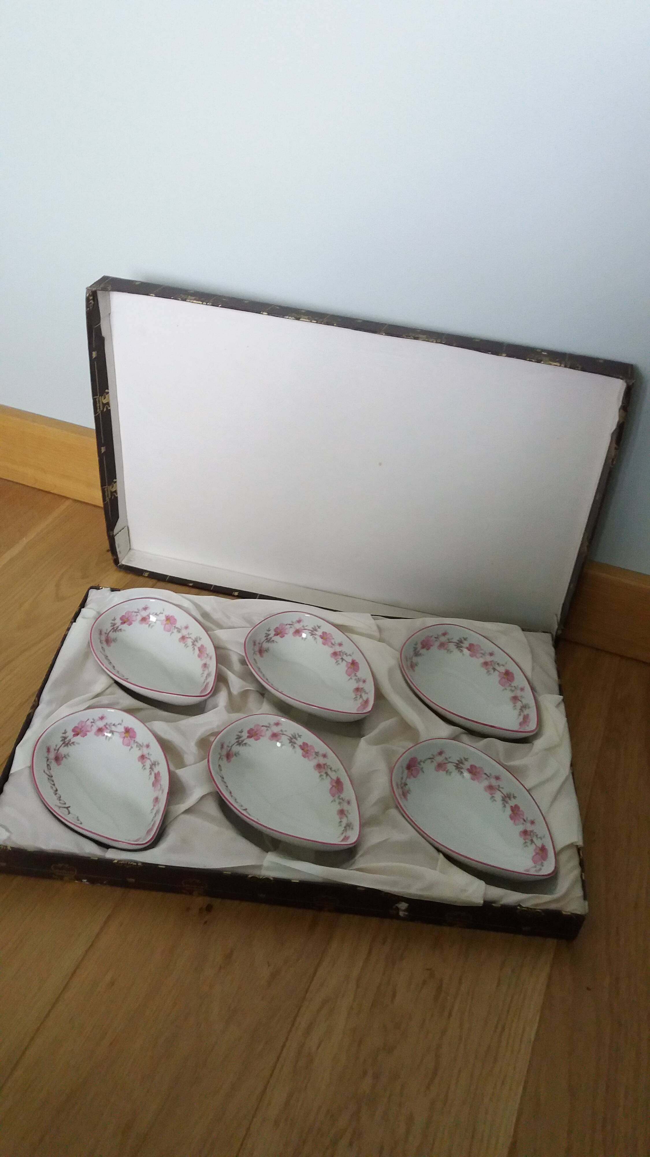 Lawyer's service, porcelain bowls FD Chauvigny