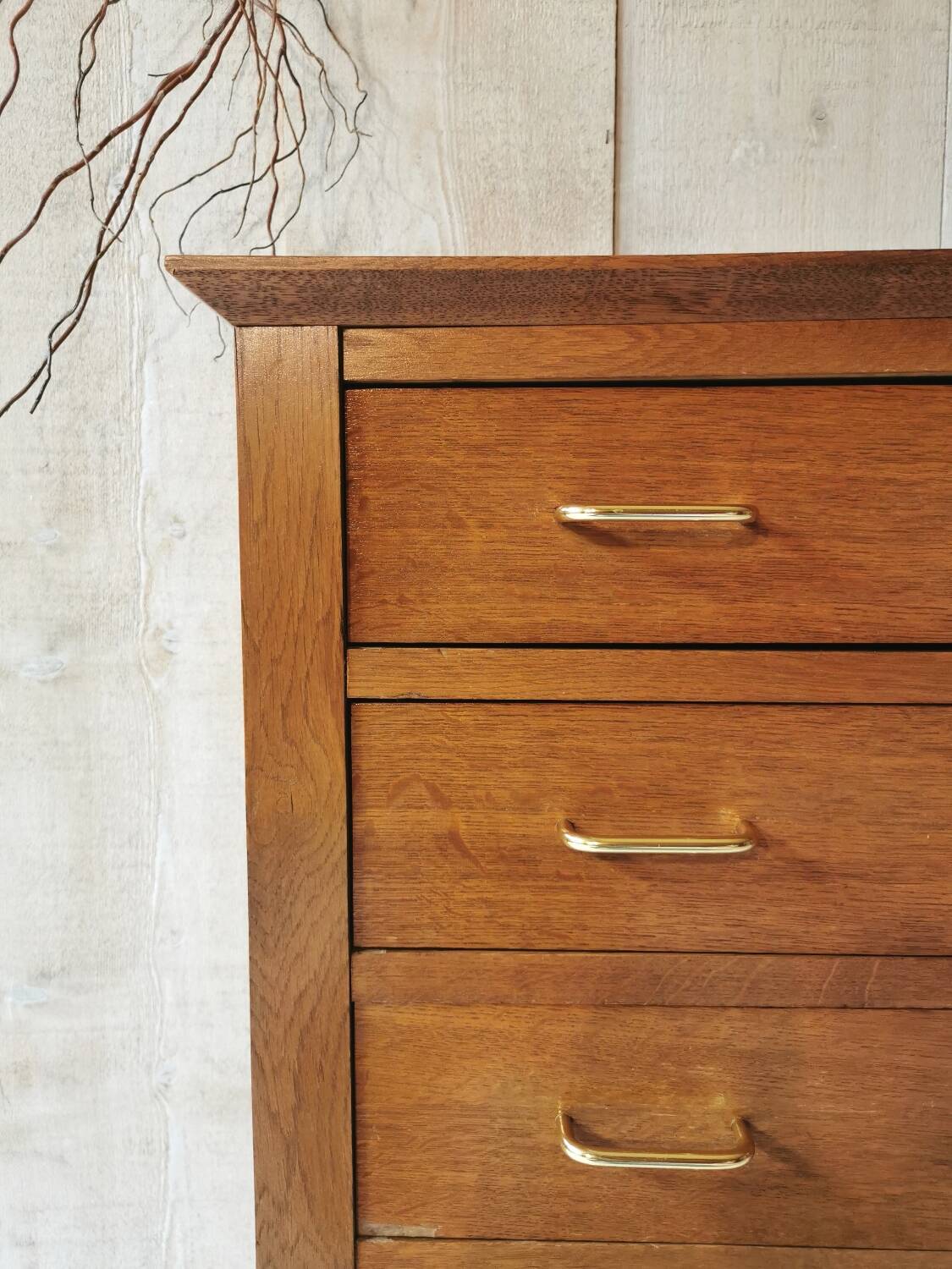 Oak chest of drawers