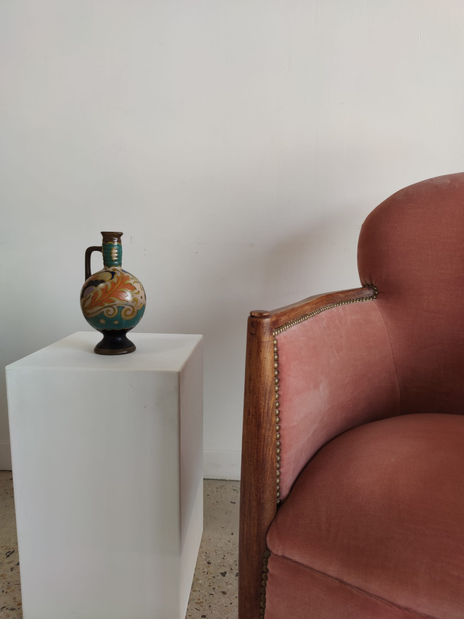 Armchair art deco pink velvet trim
