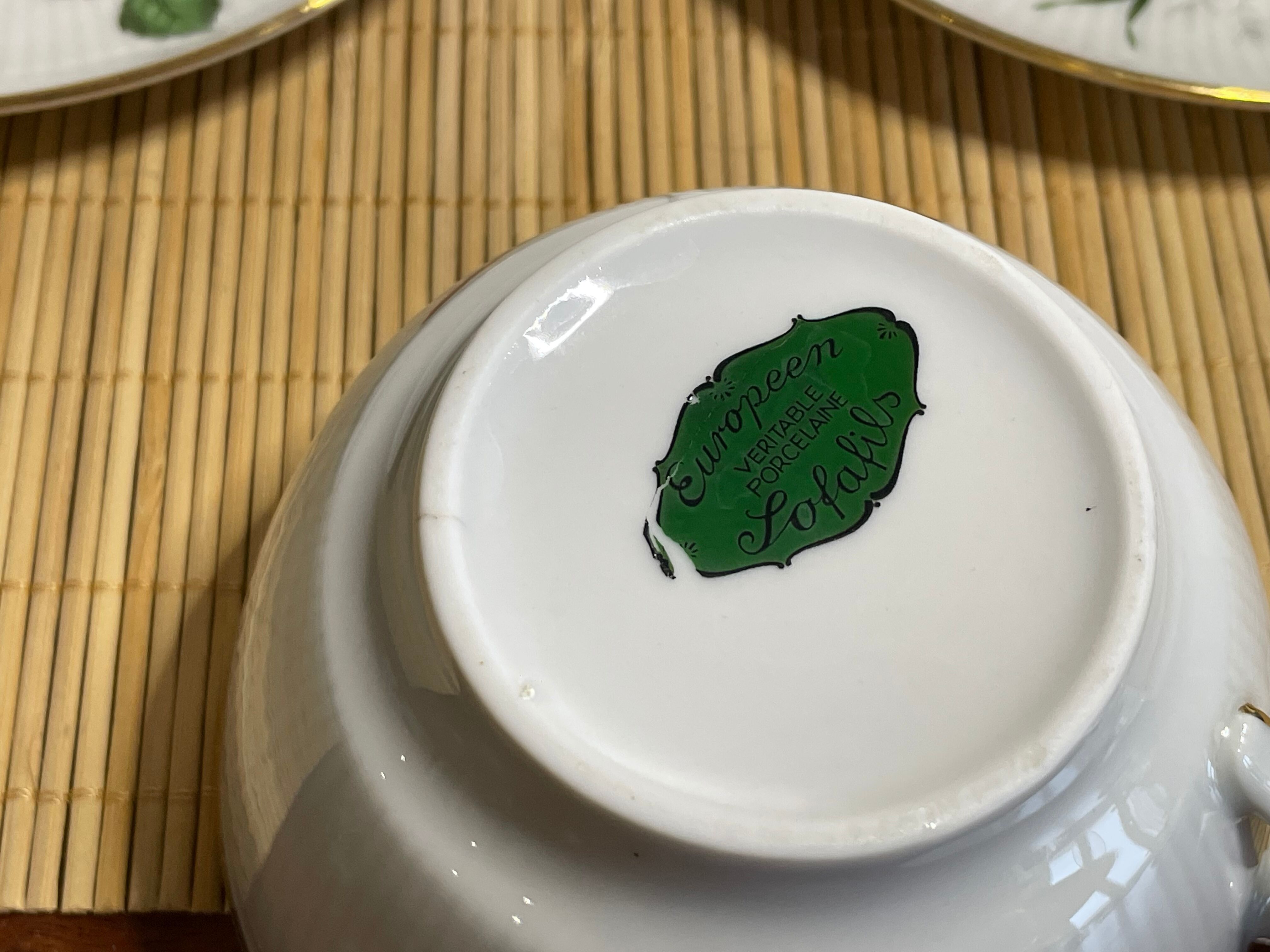 Duo of pink décor cups