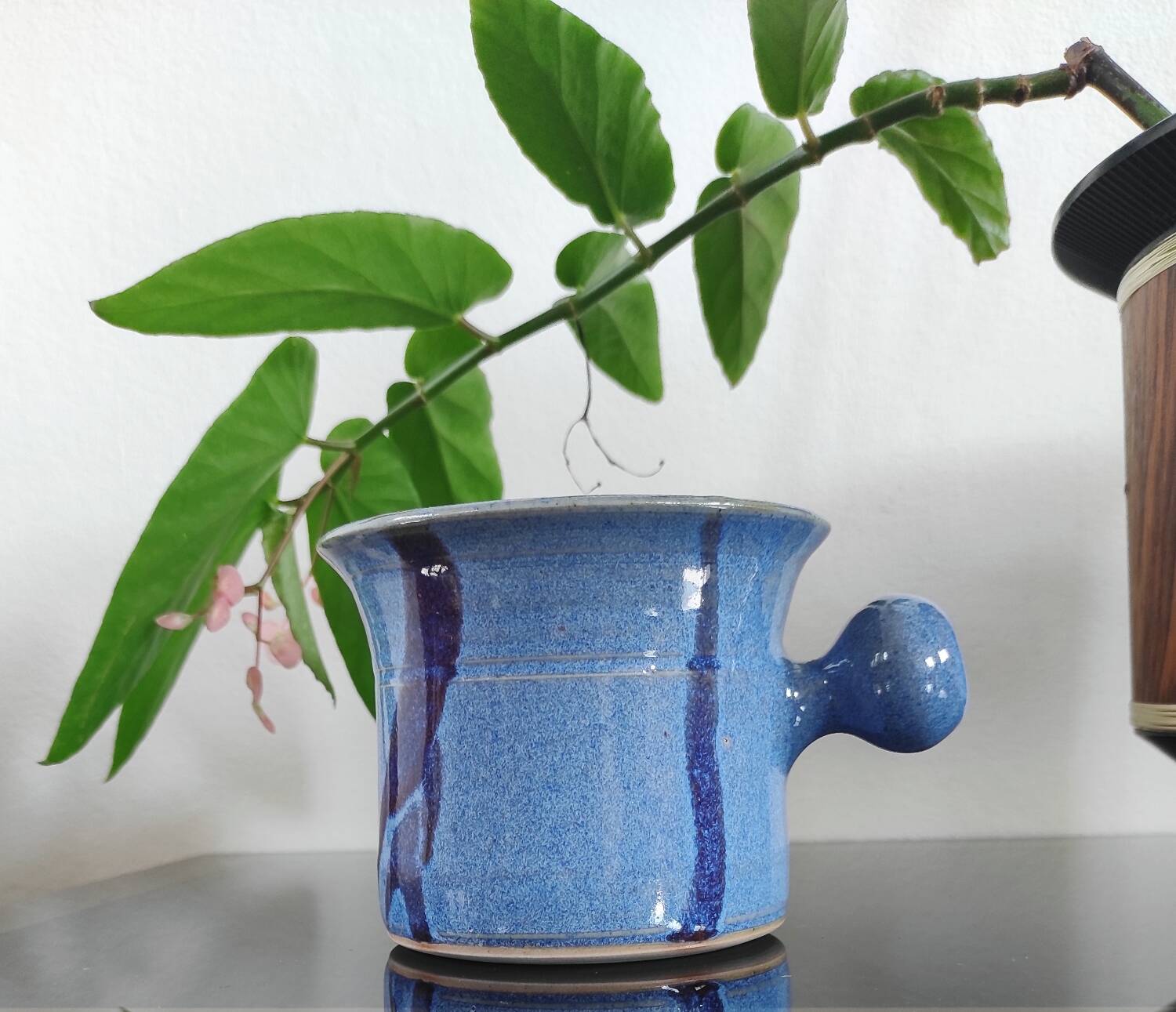 Tasse /  bolle vintage en grès émaillé, signé