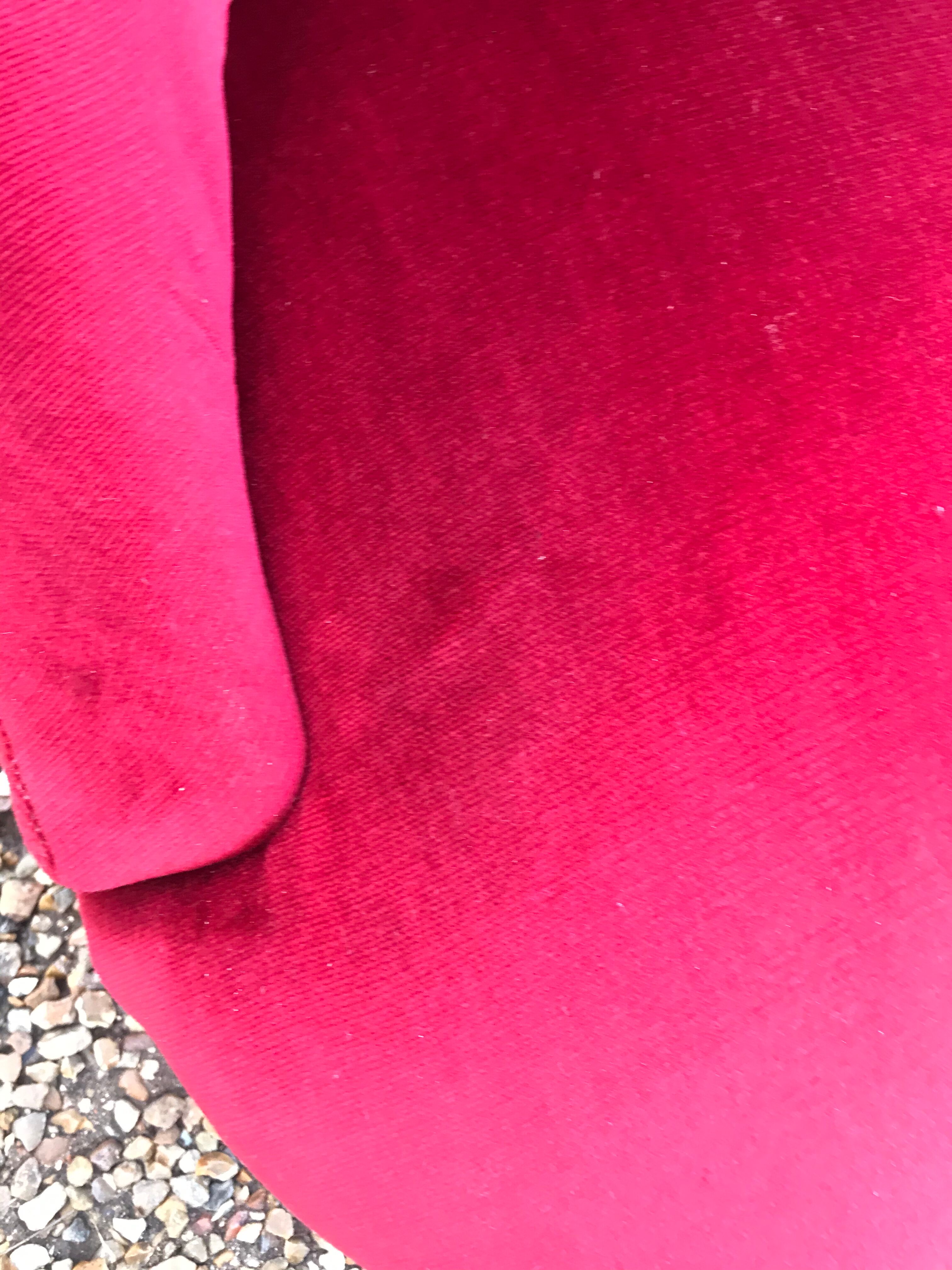 Red velvet toad chair