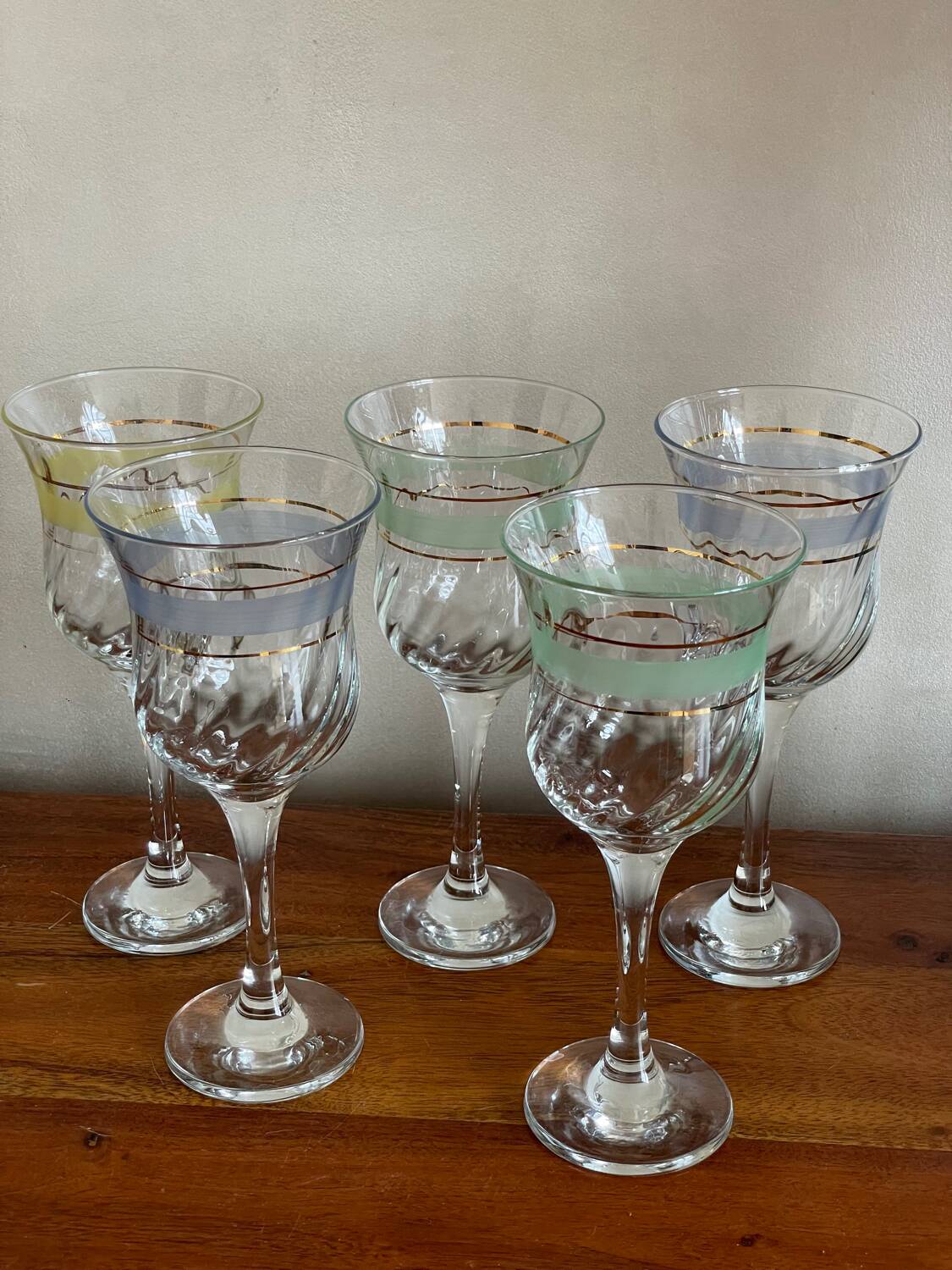 5 colored water glasses