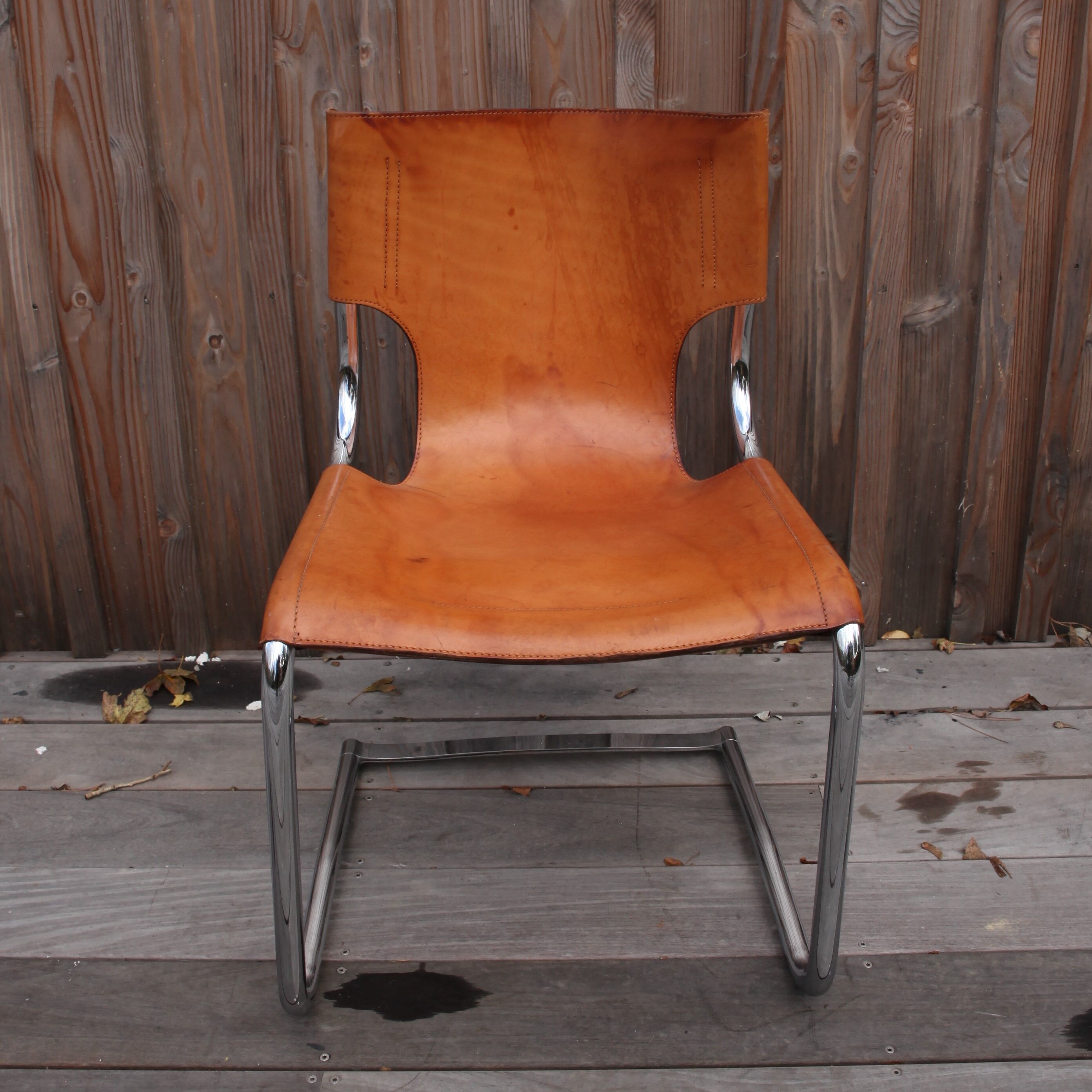 Suite de 4 chaises modèle 920 en chrome et cuir par Carlo Bartoli