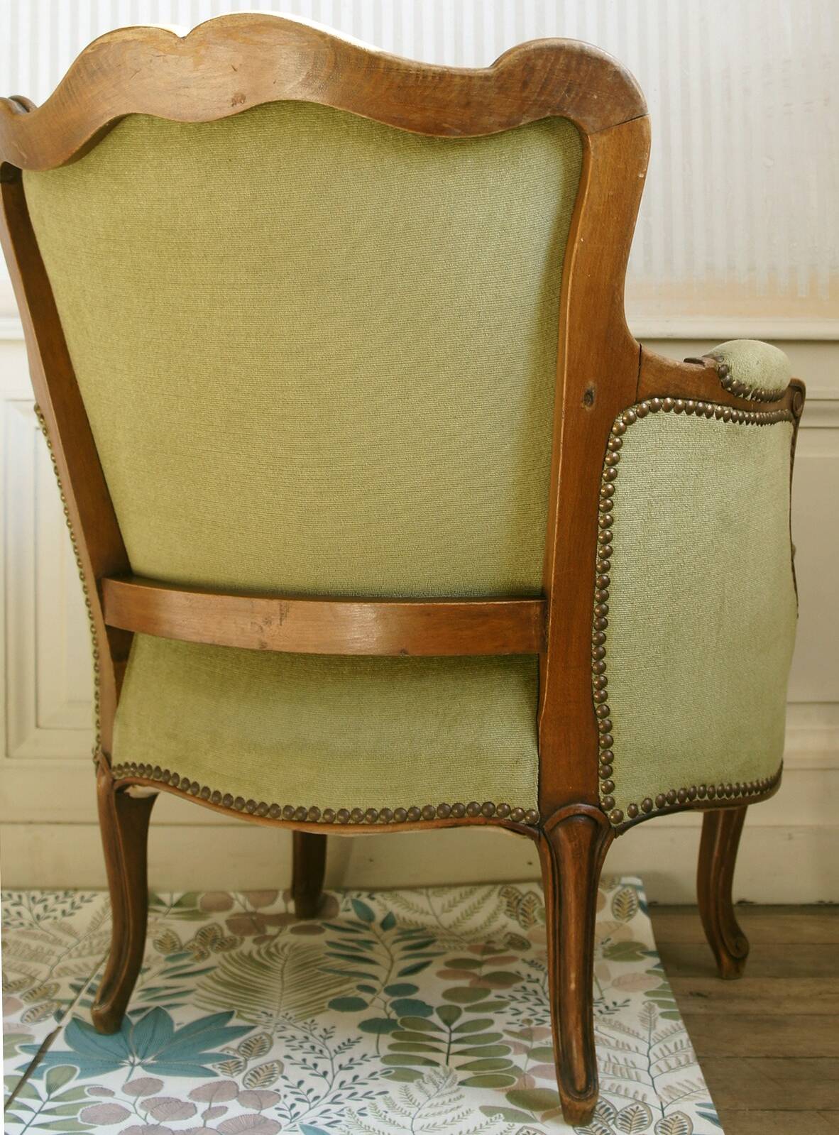Fauteuil bergère bois sculpté & velours