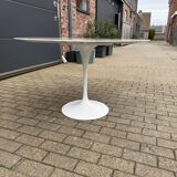 Original Knoll Tulip dining table in Carrara marble (120cm)