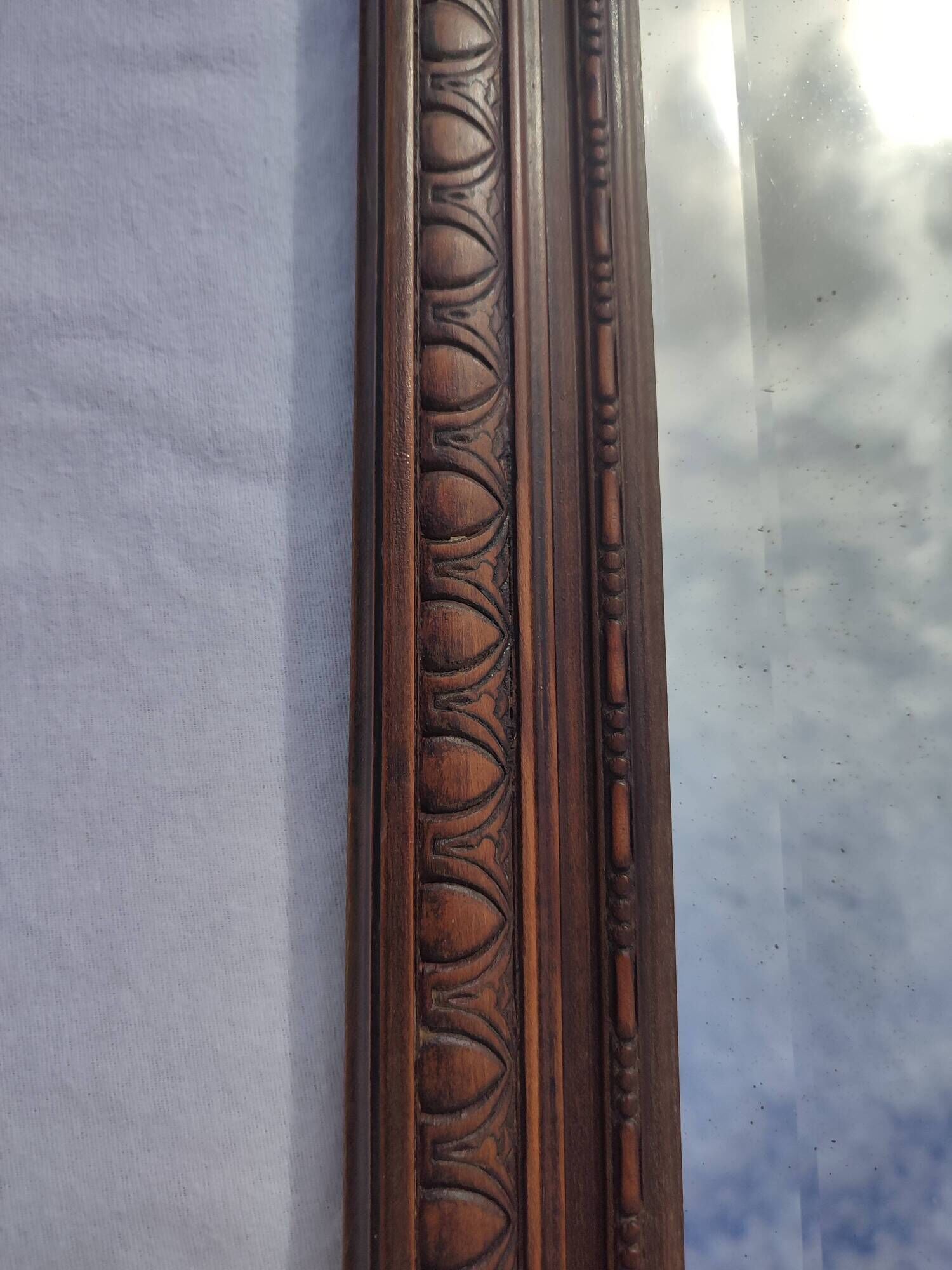 Grand miroir ancien biseauté cadre en bois sculpté