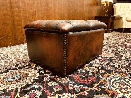Chesterfield ottoman slipperbox