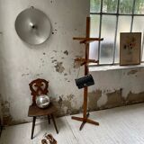 Patère wears pine coat 70