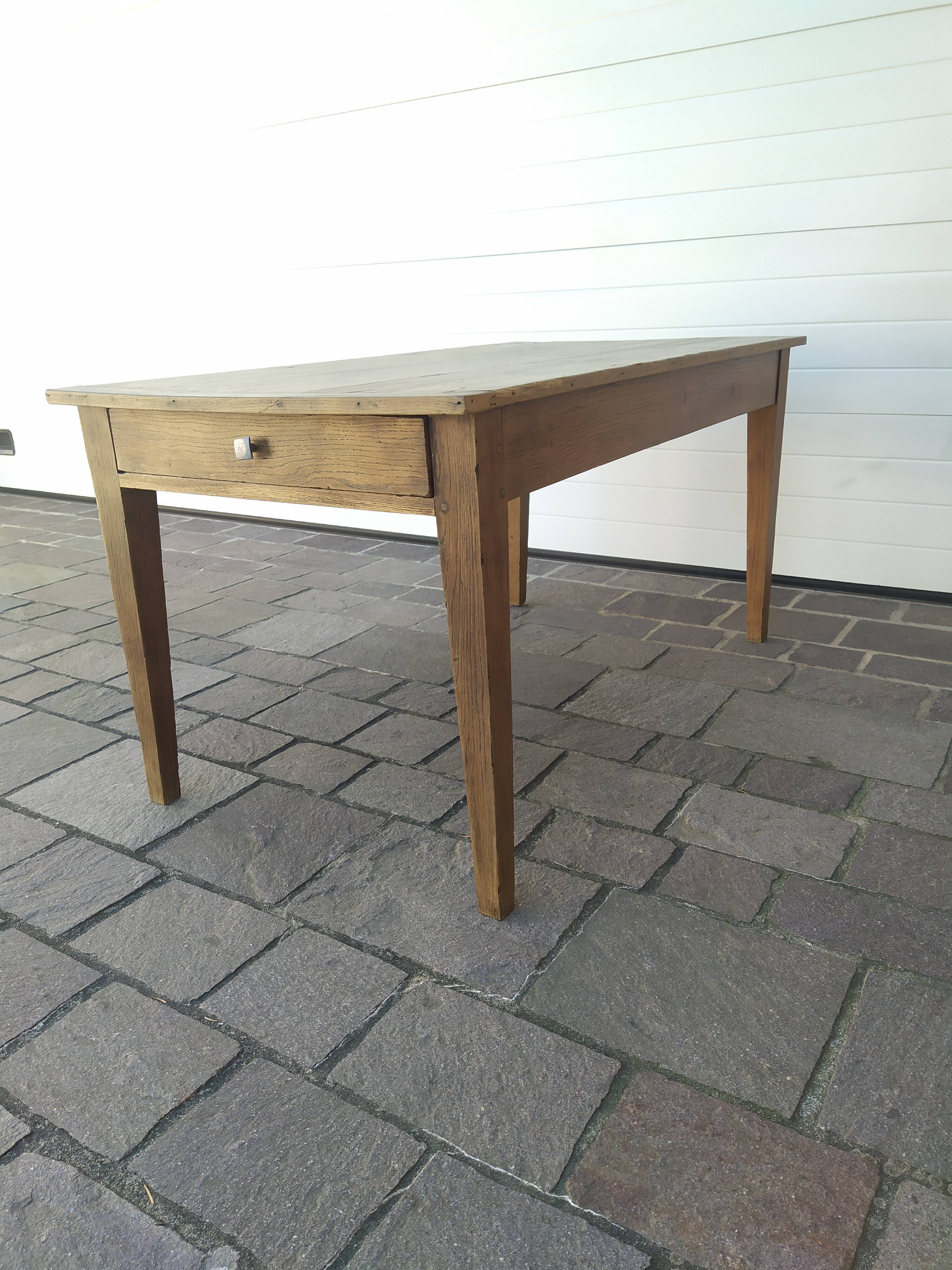 Farm table