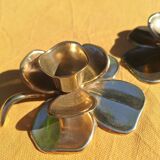 Set of 2 brass flower-shaped candle holders