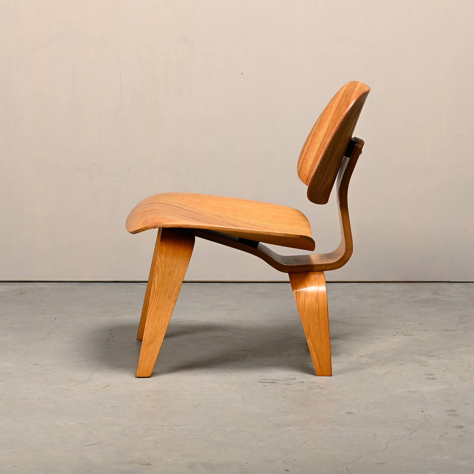 Charles & Ray Eames Early LCW Ash Lounge Chair for Herman Miller, 1950