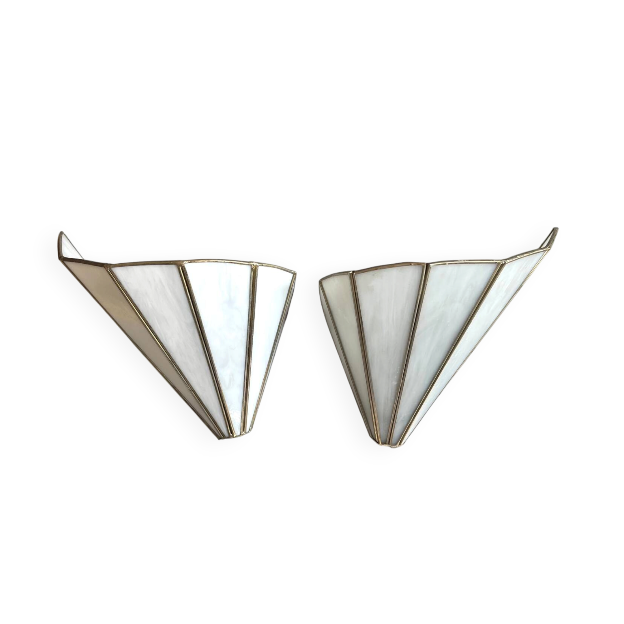 Pair of fan-shaped wall lights in glass paste and brass.
