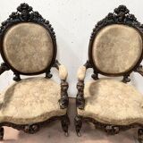 Paire de fauteuils a médaillons en bois sculpté XIX siècle
