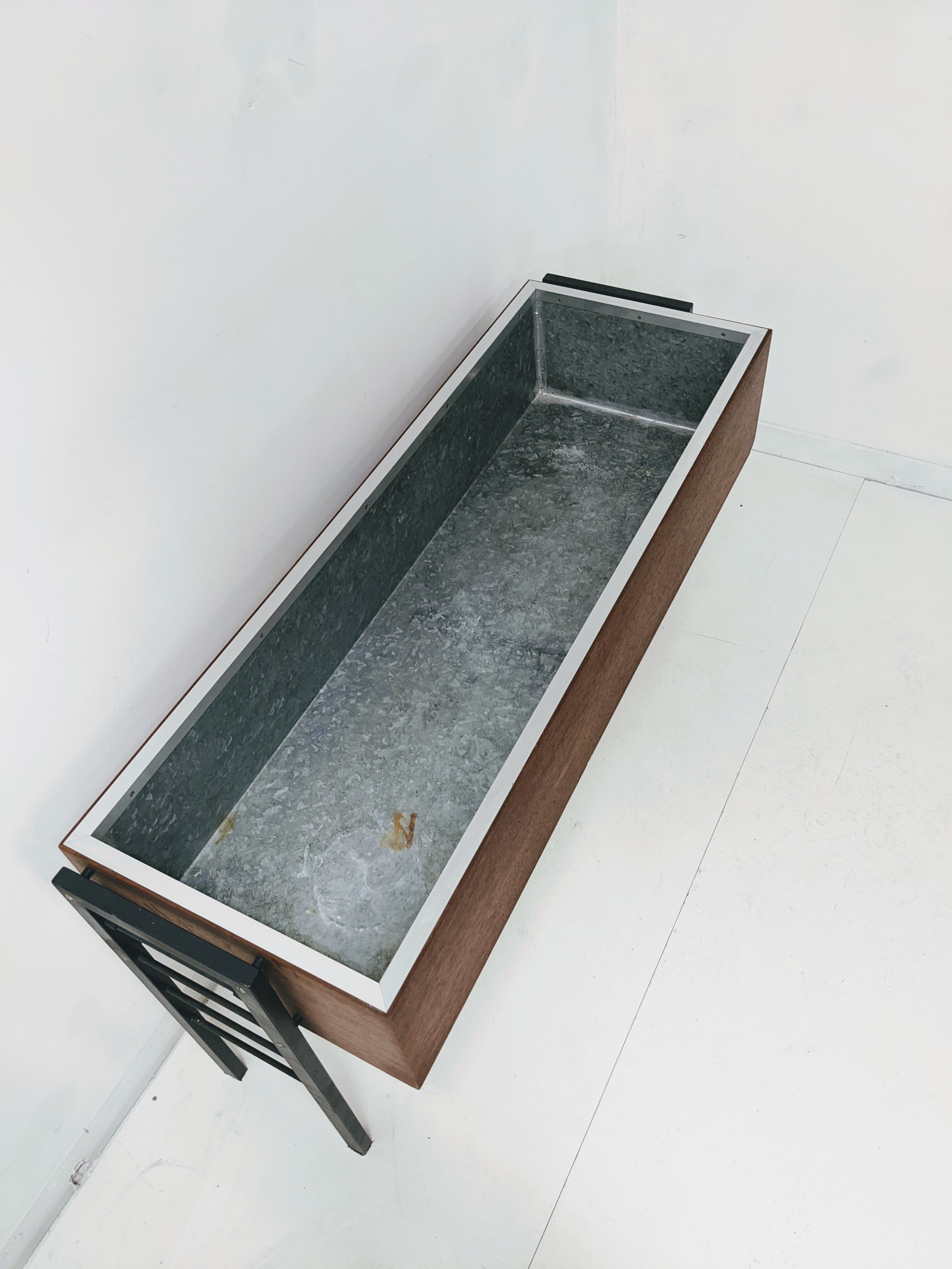 Vinyl furniture / plant / industrial style in teak