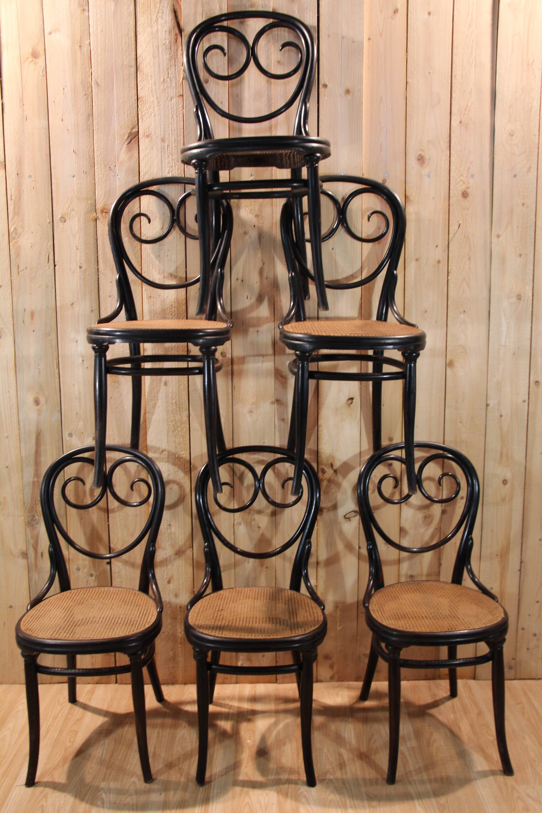 Series 6 Thonet chairs model no. 2
