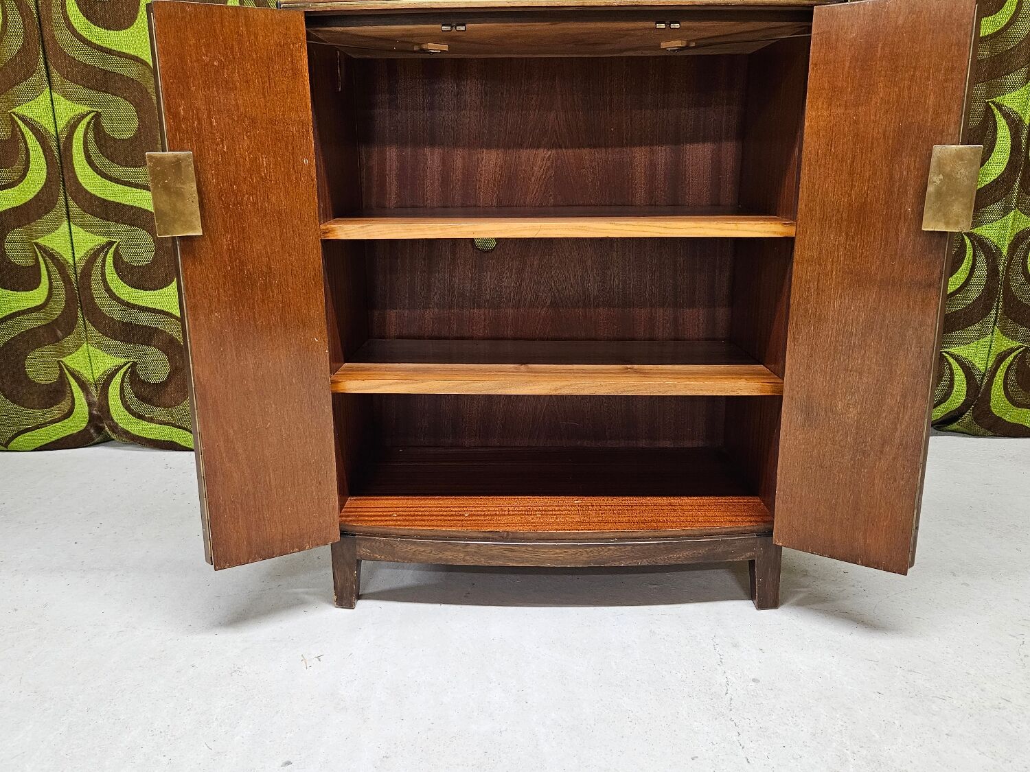 Vintage furniture 2 doors art deco