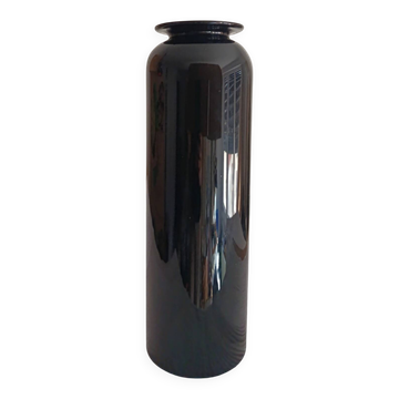 Vase en verre noir