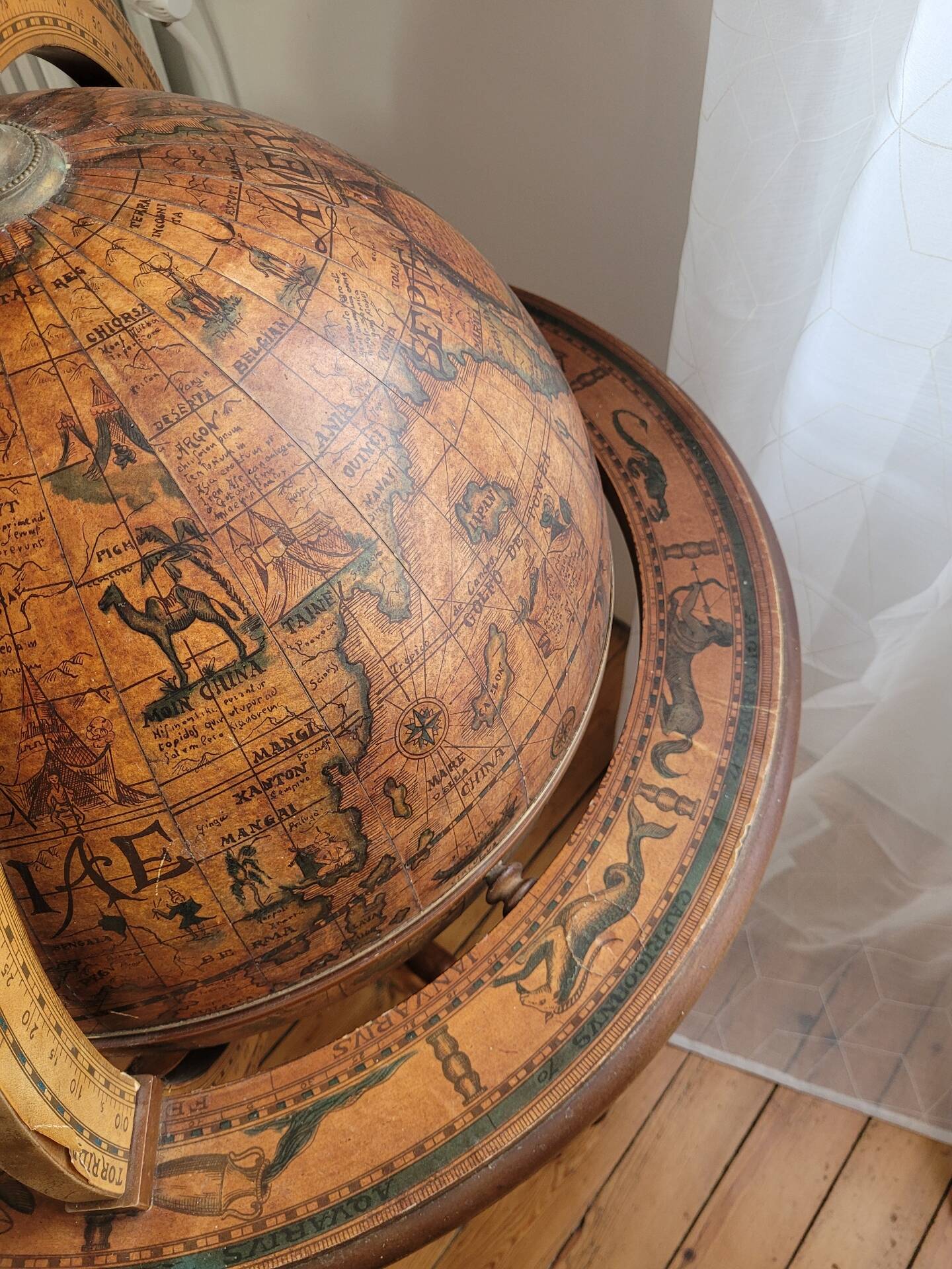 Vintage 70's world map bar