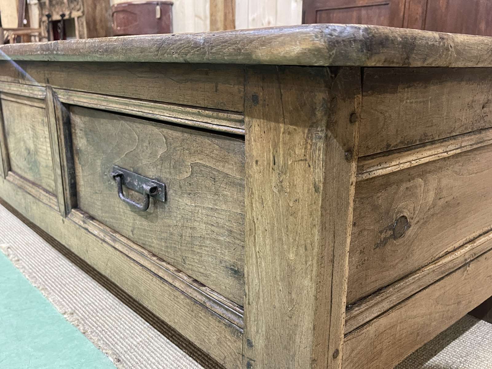 Table basse en châtaignier du XIXème à 3 tiroirs