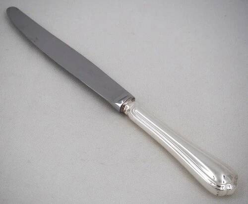 Christofle Spatours, 12 silver-plated table knives, in excellent condition.