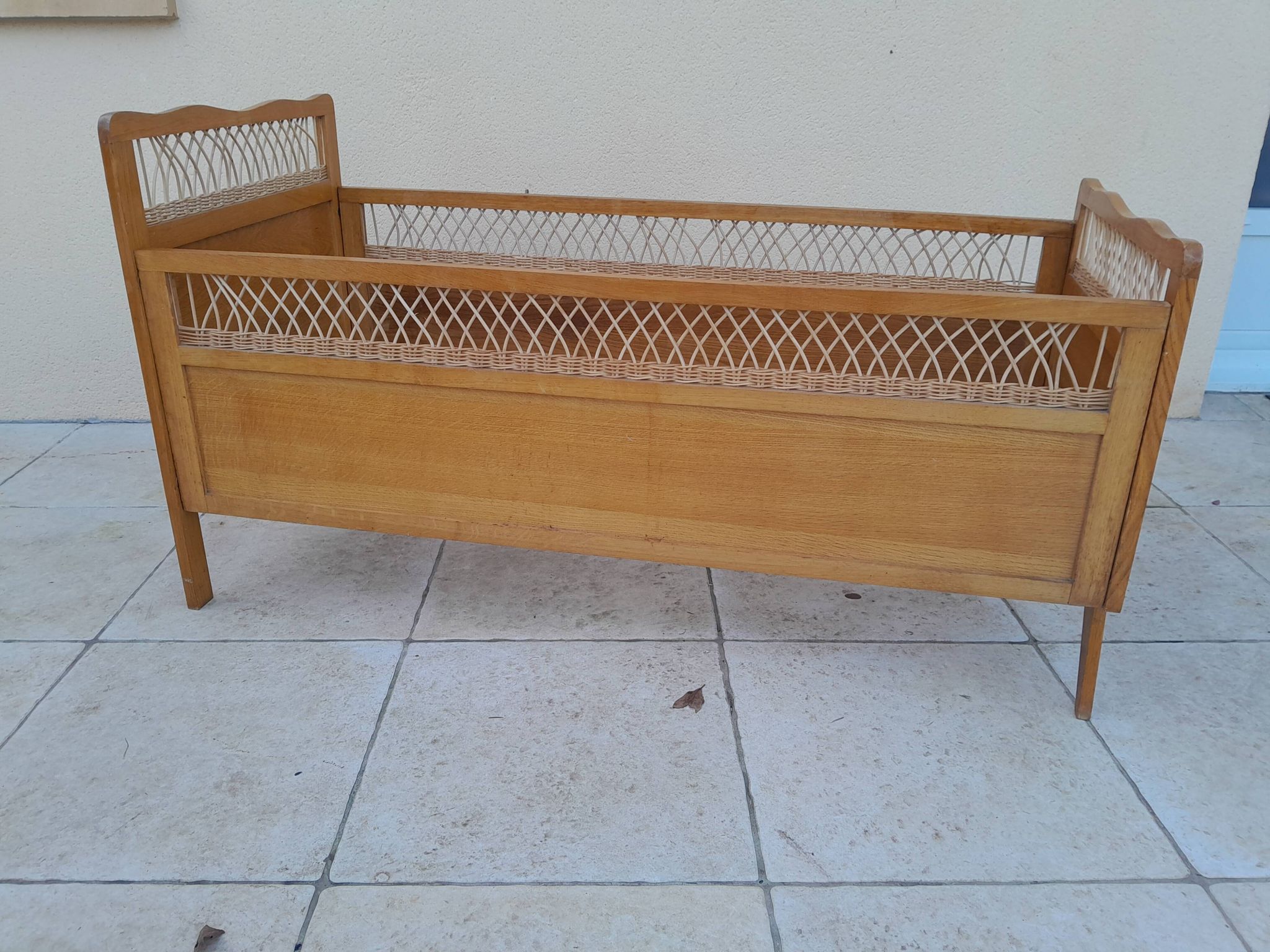 Vintage baby bed in wood and rattan from the 60s for children