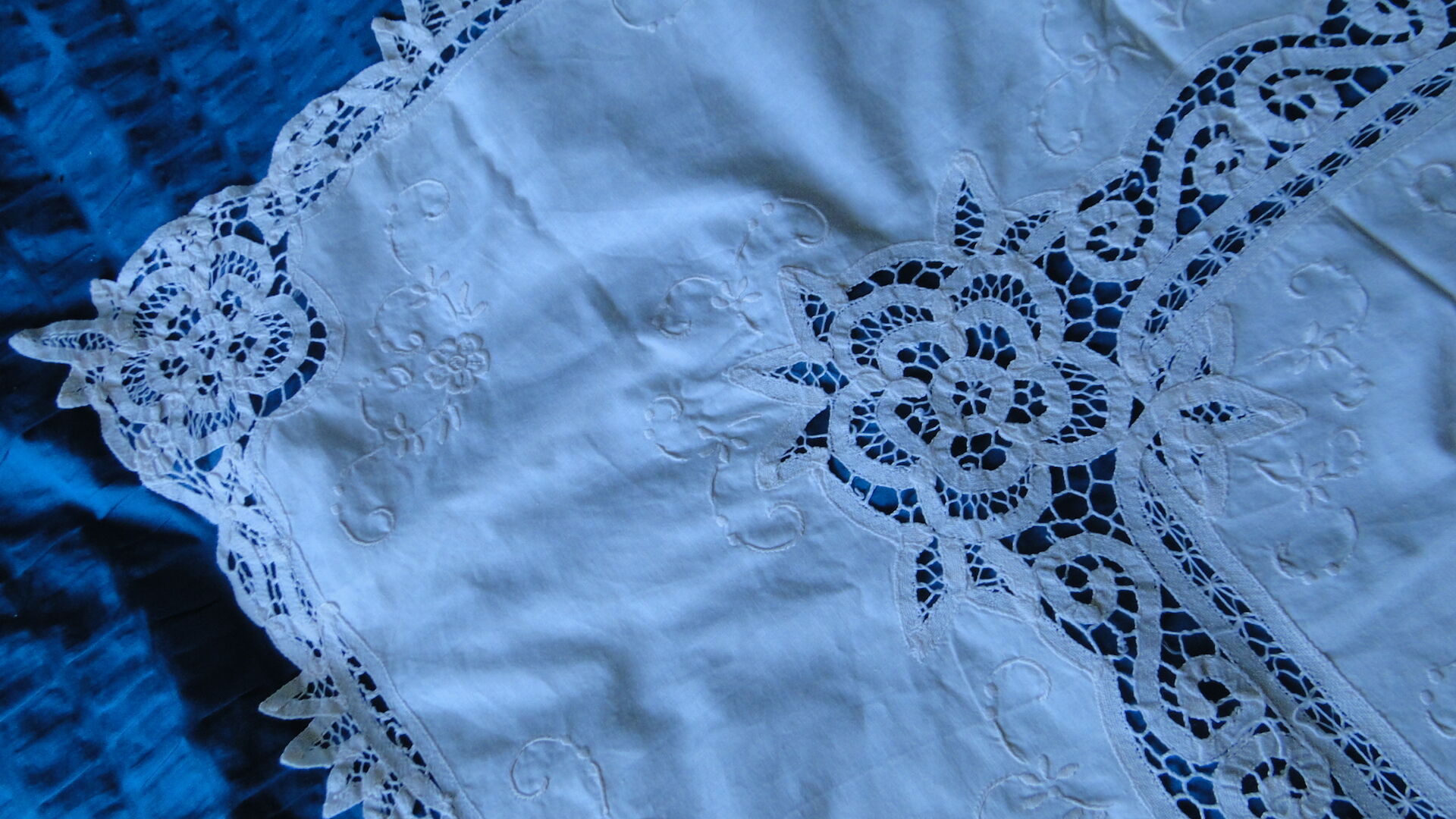 Nappe a the ou surnaple ancienne broderie richelieu