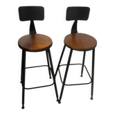 2 tabouret haut typique du mobilier de style industriel et bistrot