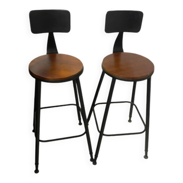 2 tabouret haut typique du mobilier de style industriel et bistrot
