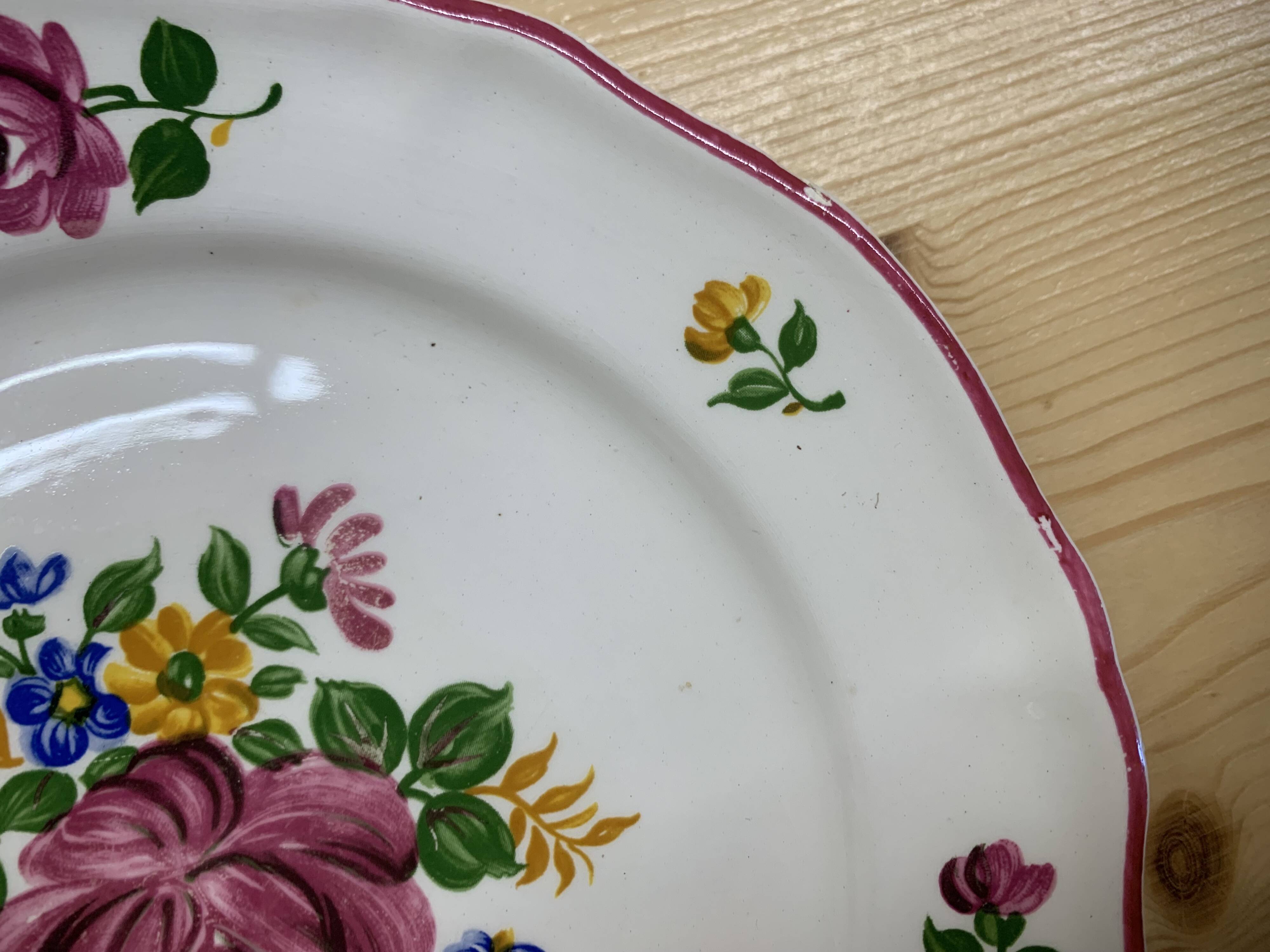 6 vintage Saint Amand dessert plates