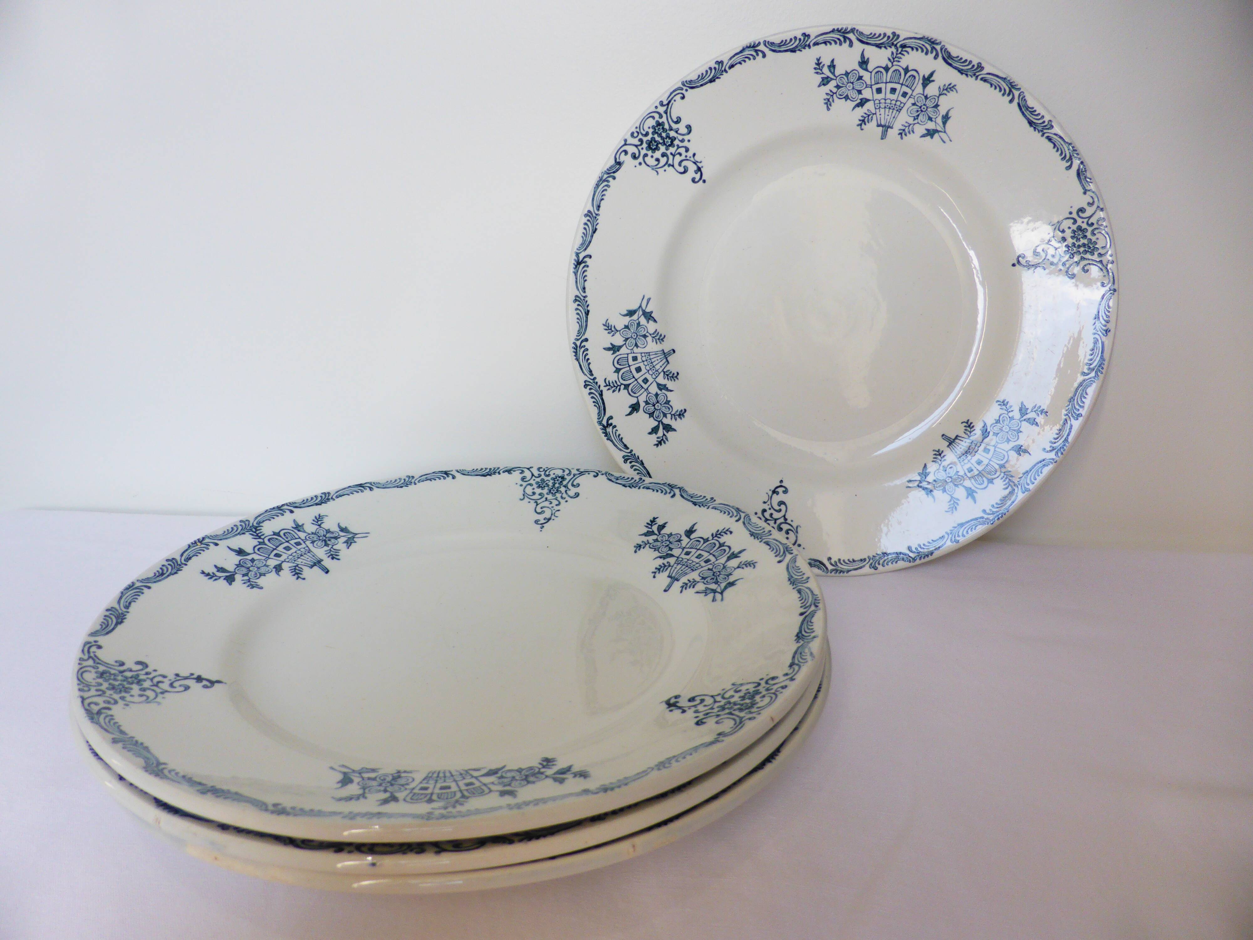 4 flat plates made of St Amand ironstone 220530