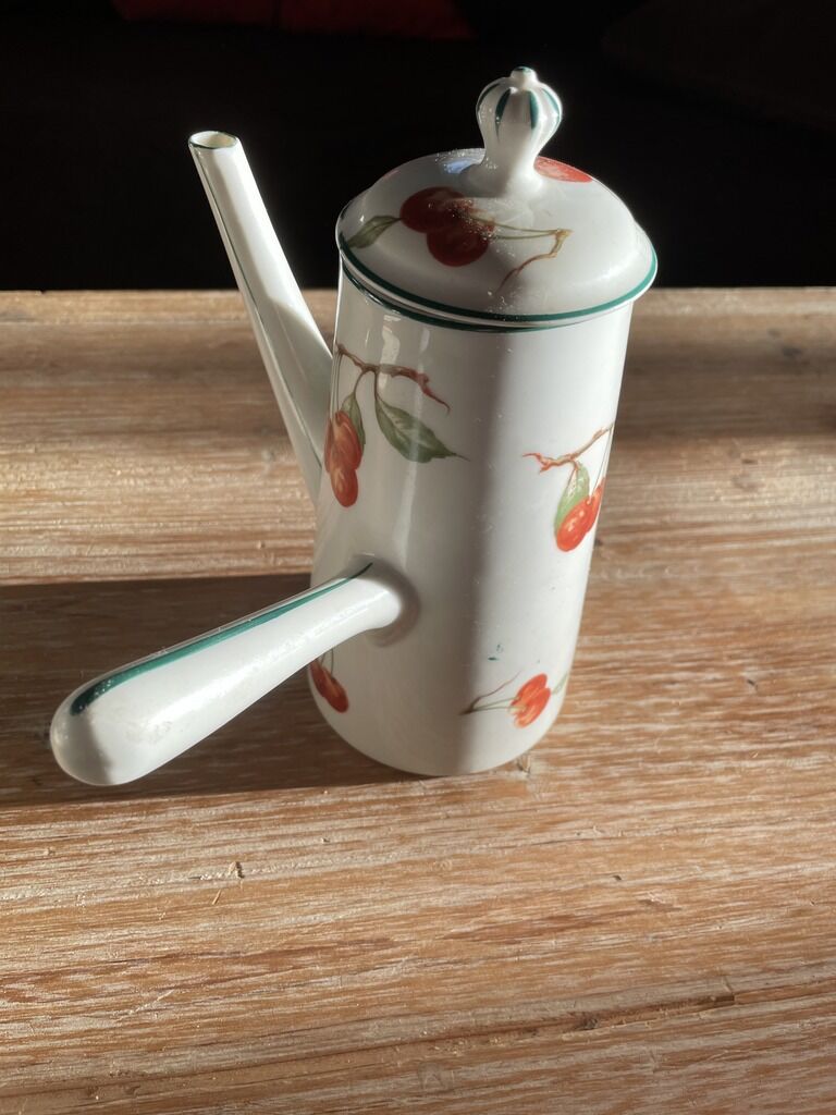 Former porcelain coffee maker