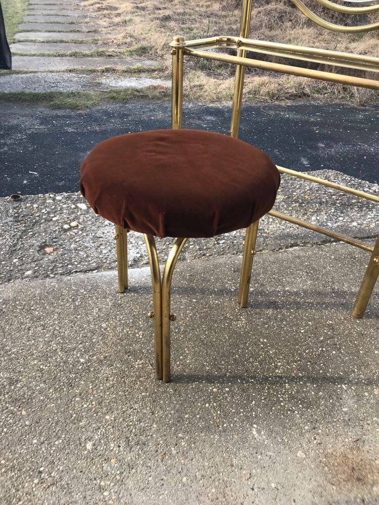 Coiffeuse vintage en laiton doré avec miroir ovale et tabouret marron - set de 2