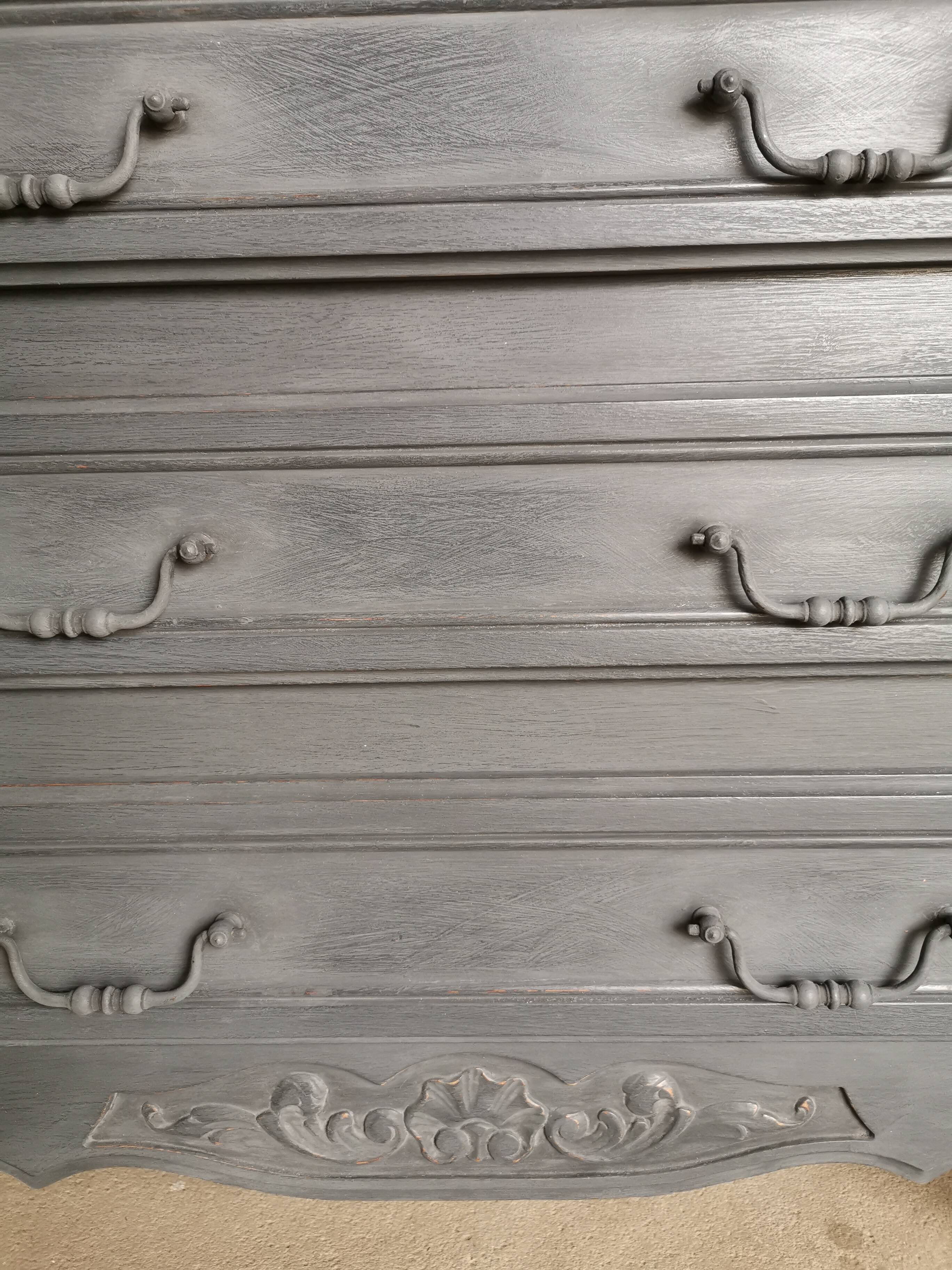 Antique chest of drawers