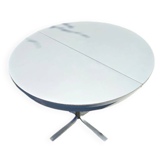 Vintage extendable round table