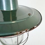Suspension industrielle en forme de cage en émail vert, années 1960