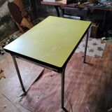 Yellow formica table 60&#39;s 70&#39;s