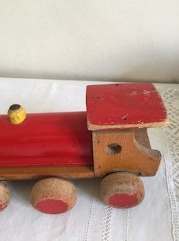 Jouet ancien petit train locomotive et wagons en bois
