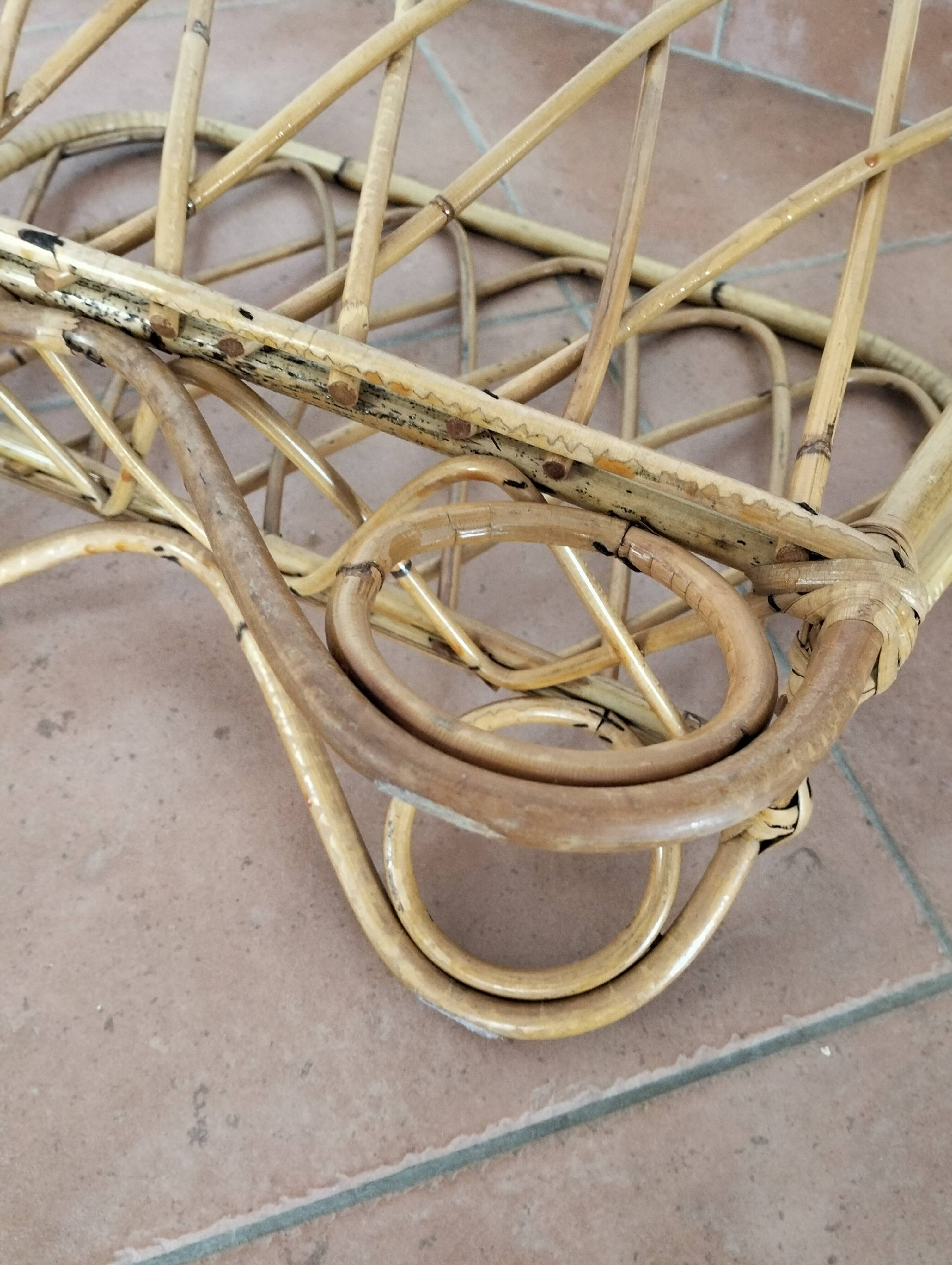 Porte-revues en rotin