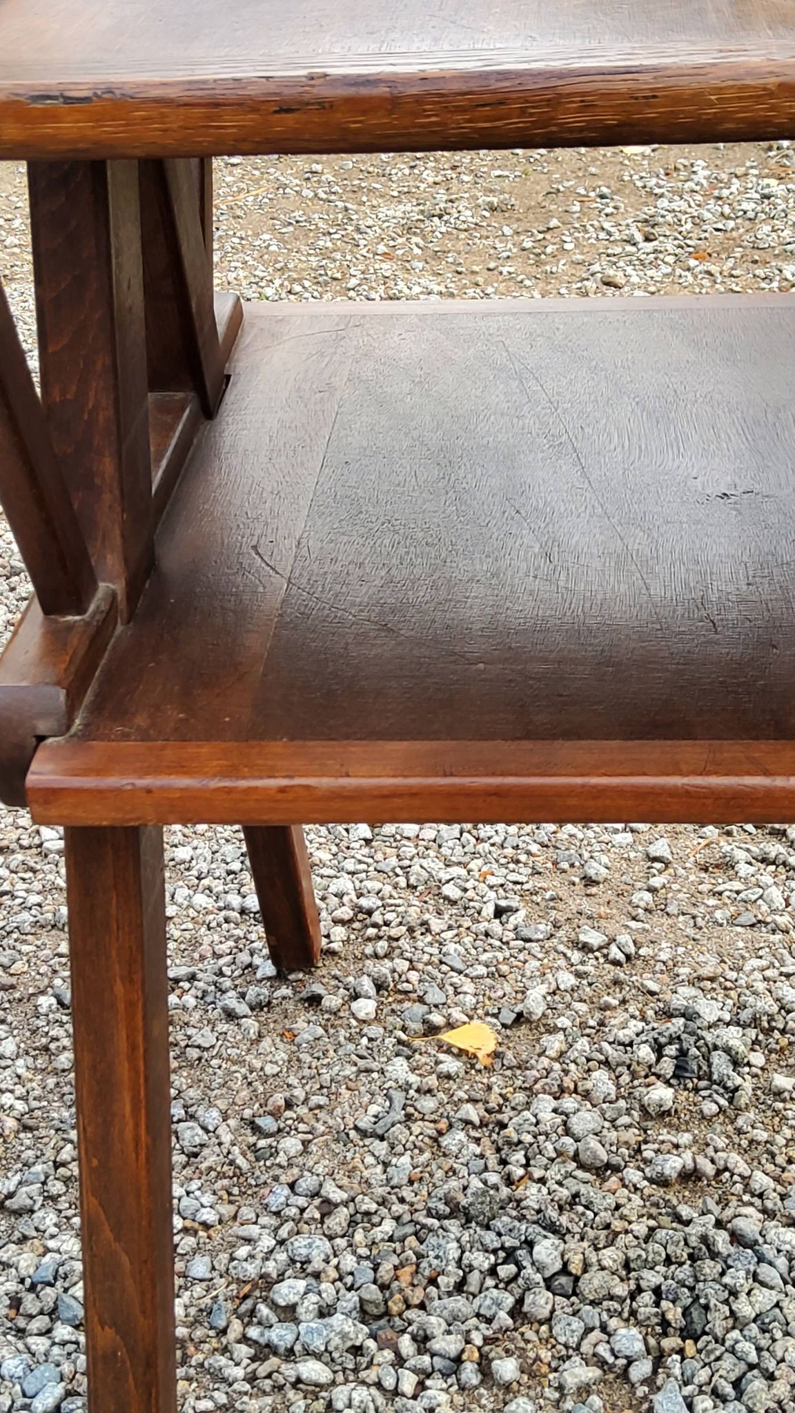 Table d’appoint vintage des années 50 en hêtre chêne et peuplier pieds compas