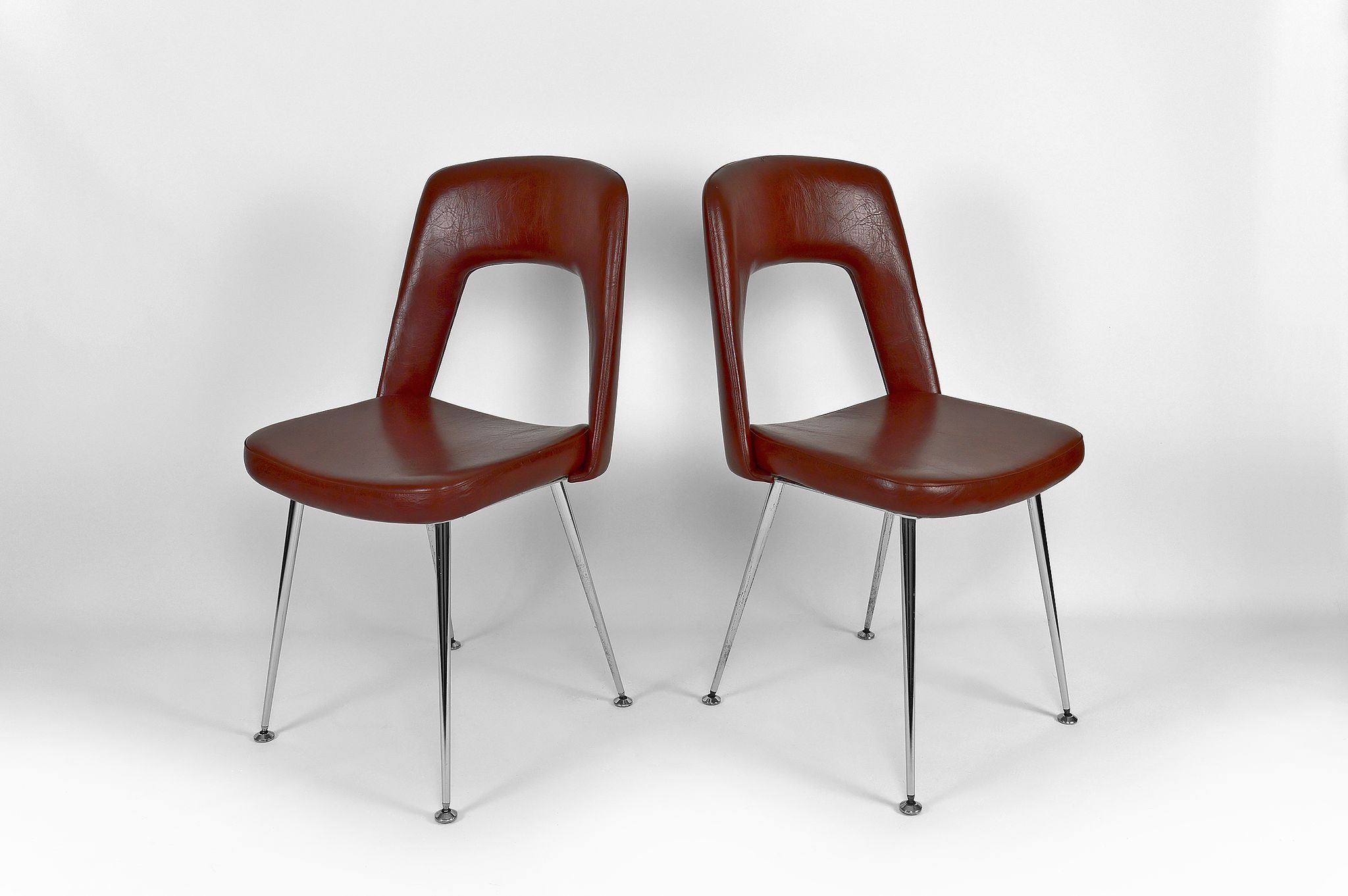 Pair of chairs in chrome and skaï, circa 1960