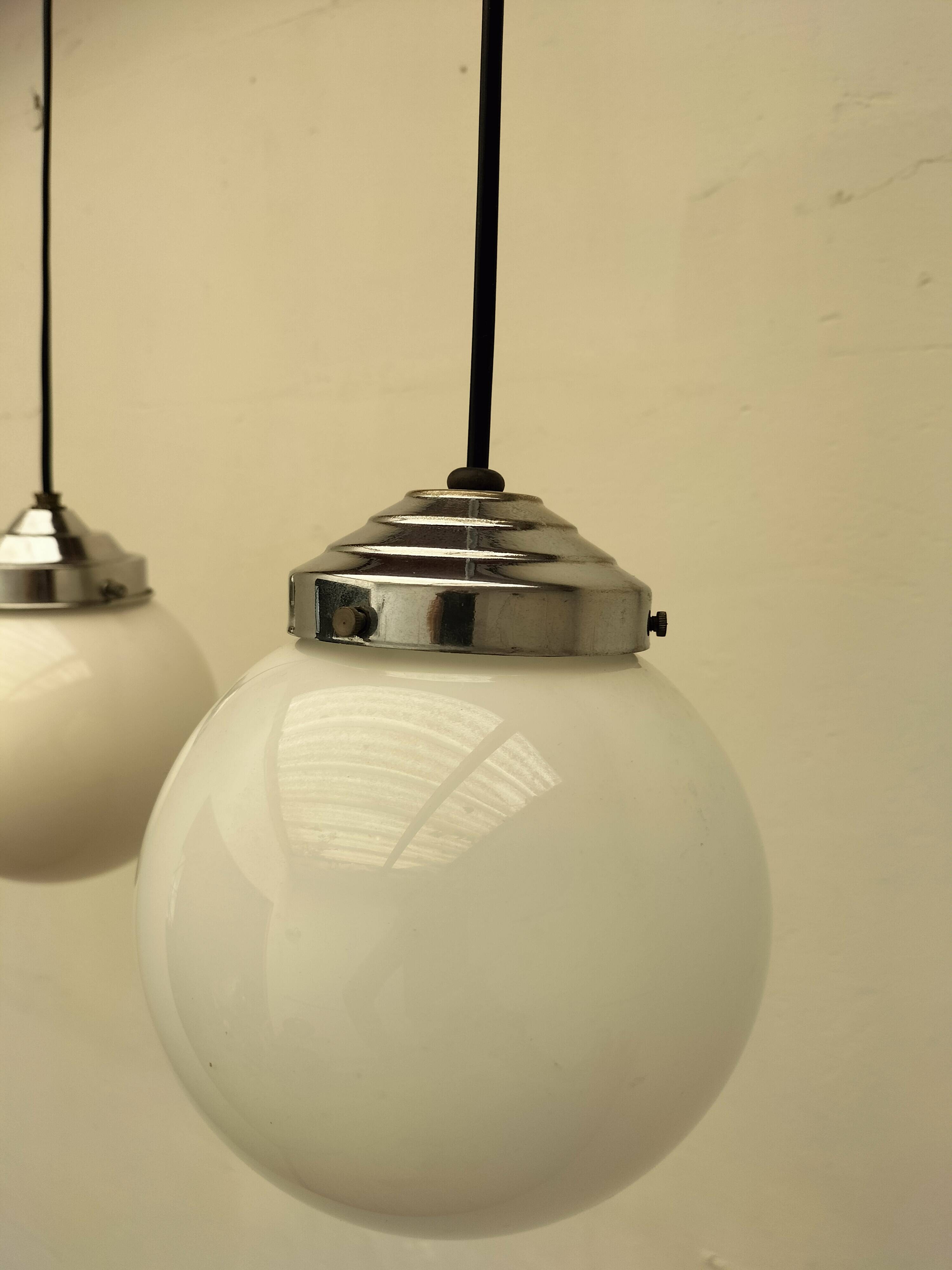 Opaline ball suspensions