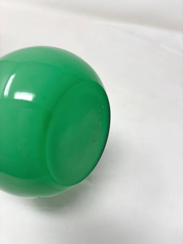 Deux vases verts en opaline d’Empoli