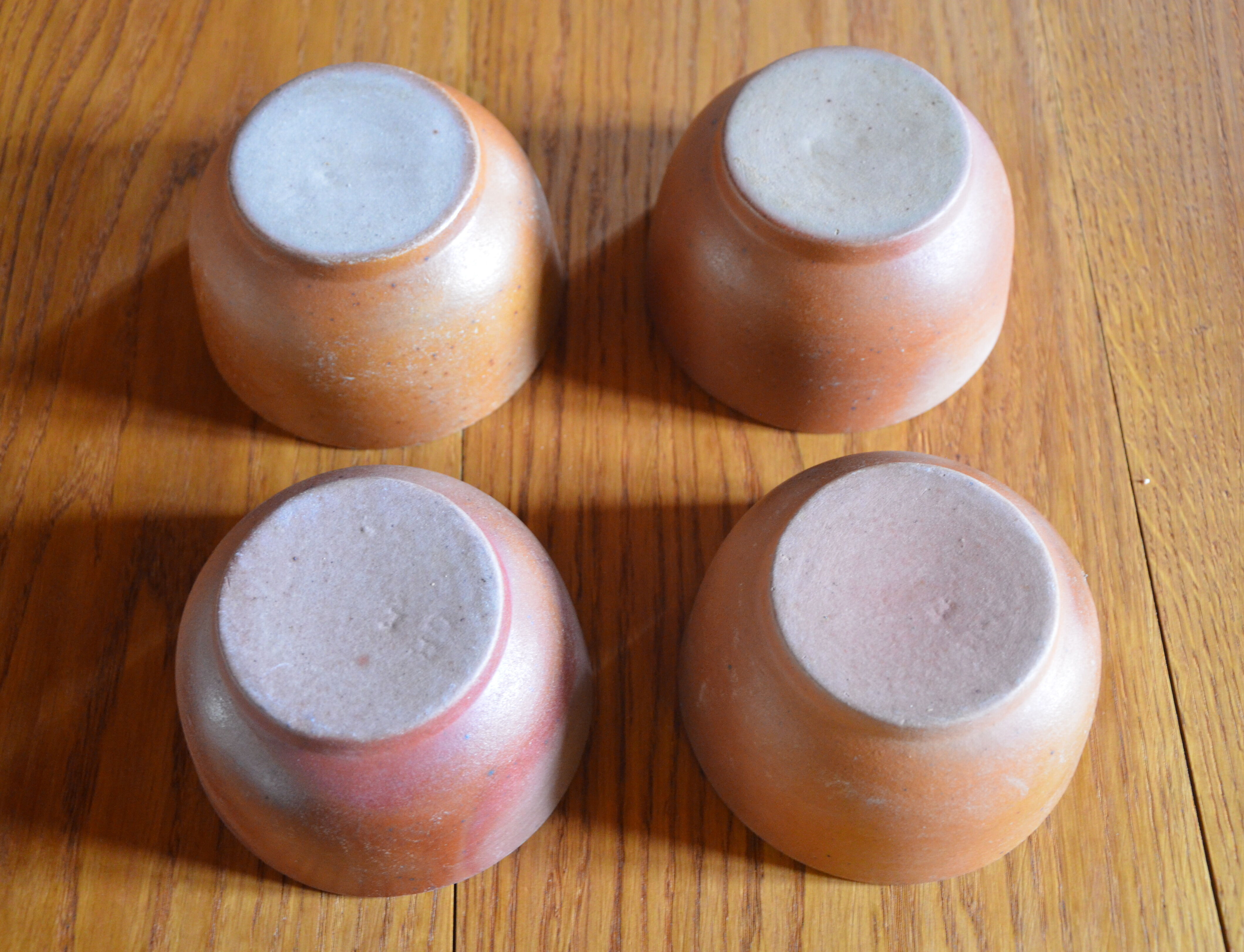 Lot of 4 bowls in sandstone and shiny grey inside