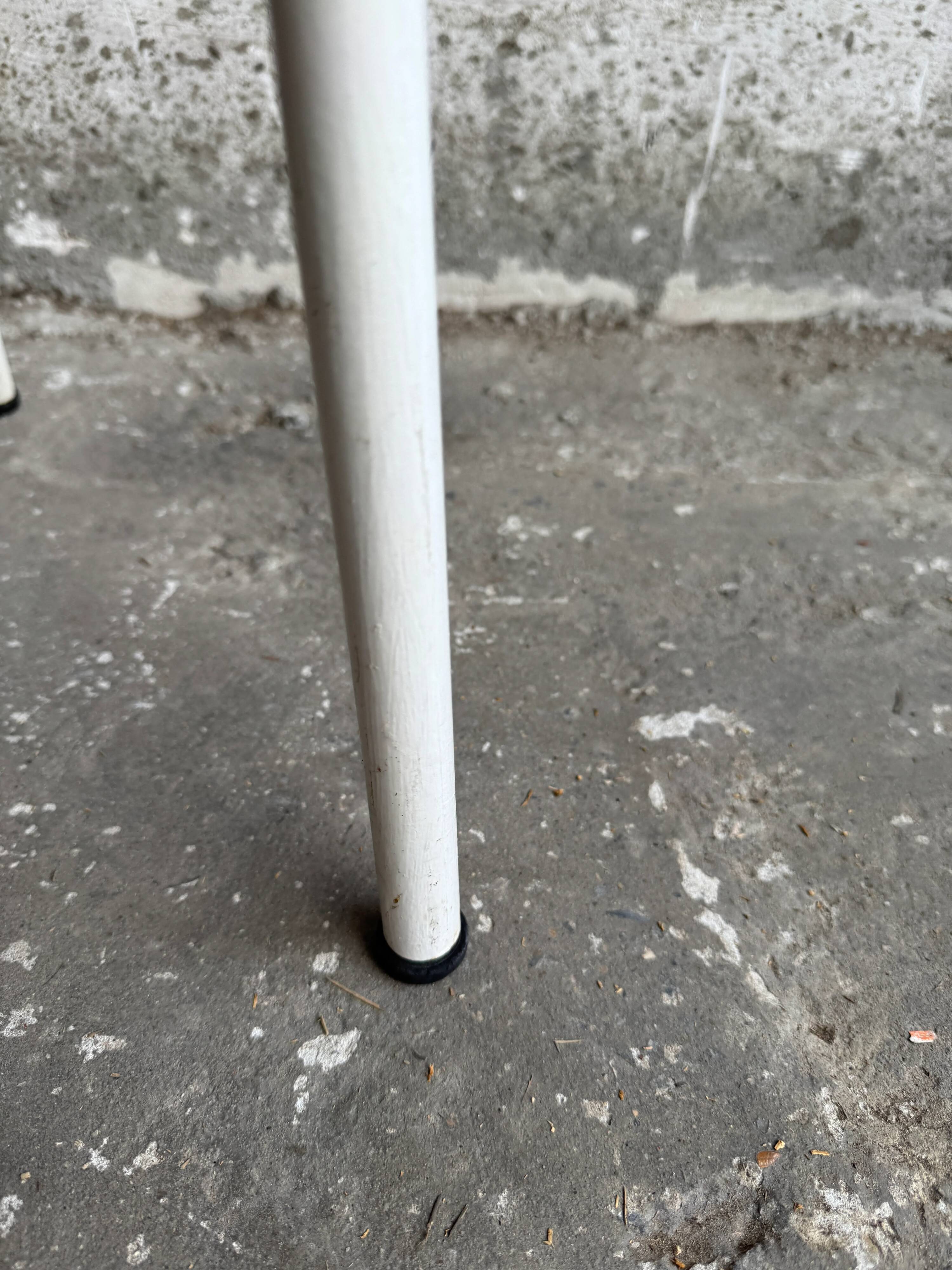 Ensemble de 4 chaises de jardin vintage en métal blanc et bois avec structures tubulaires en acier