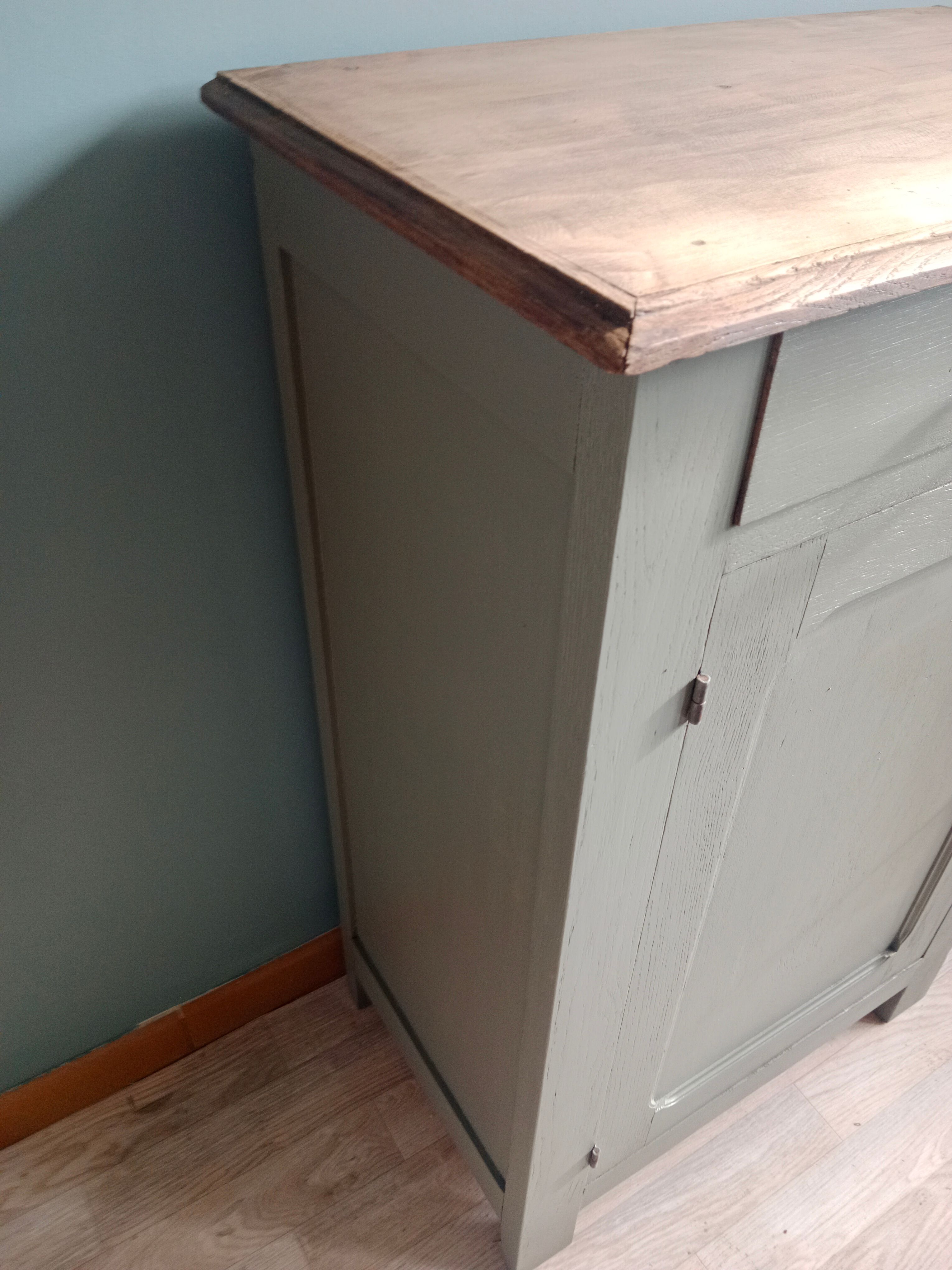 Parisian chest green of gray