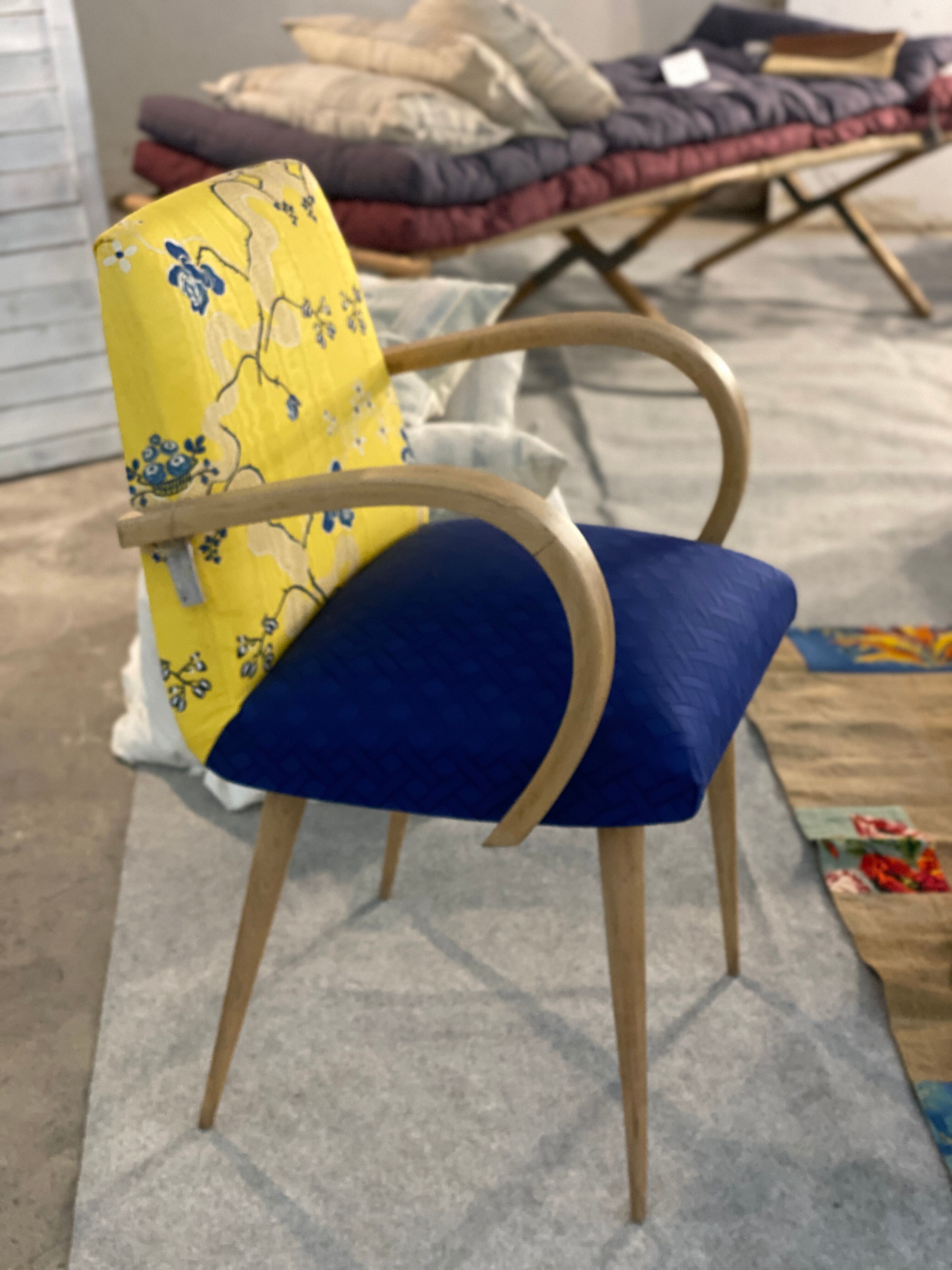 Fauteuil bridge tissu Charles Burger jaune et bleu